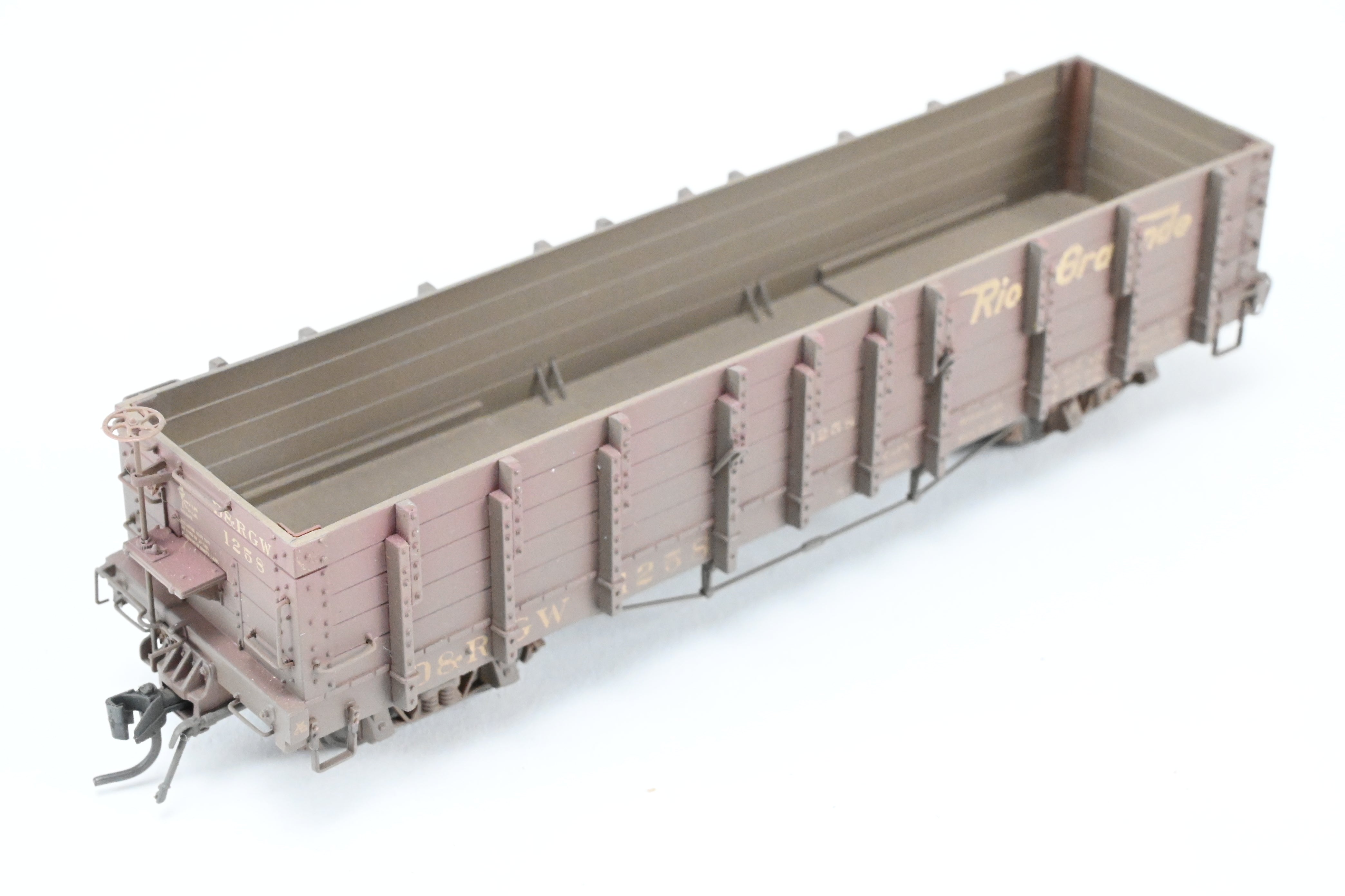 HOn3 Scale Blackstone Models Denver & Rio Grande Western High Side Gondola Model - Flying Grande Herald No. 1258, Weathered Finish
