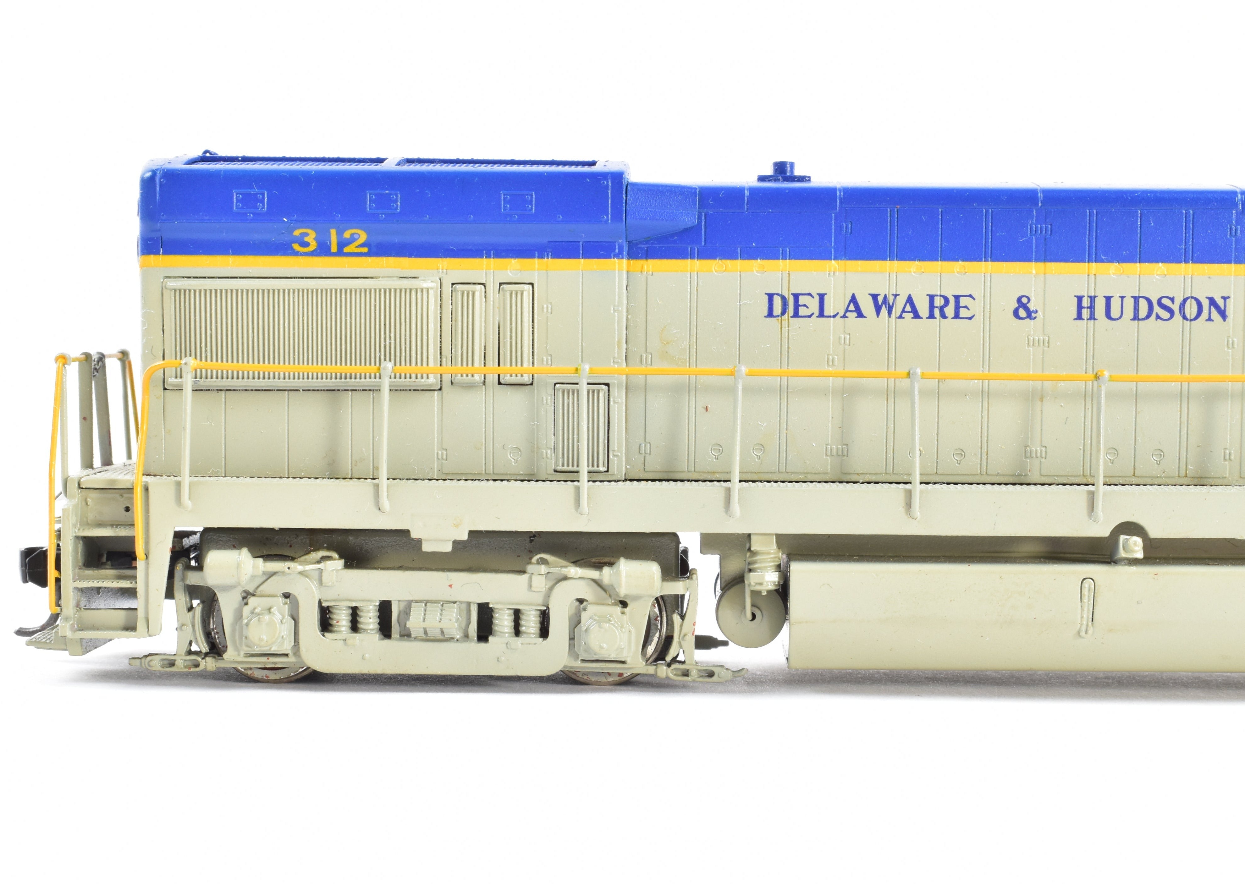 HO Scale Brass Oriental Limited Delaware & Hudson GE U-30B 3000 HP Low Hood Road Switcher Model Locomotive Custom Painted with Number 312