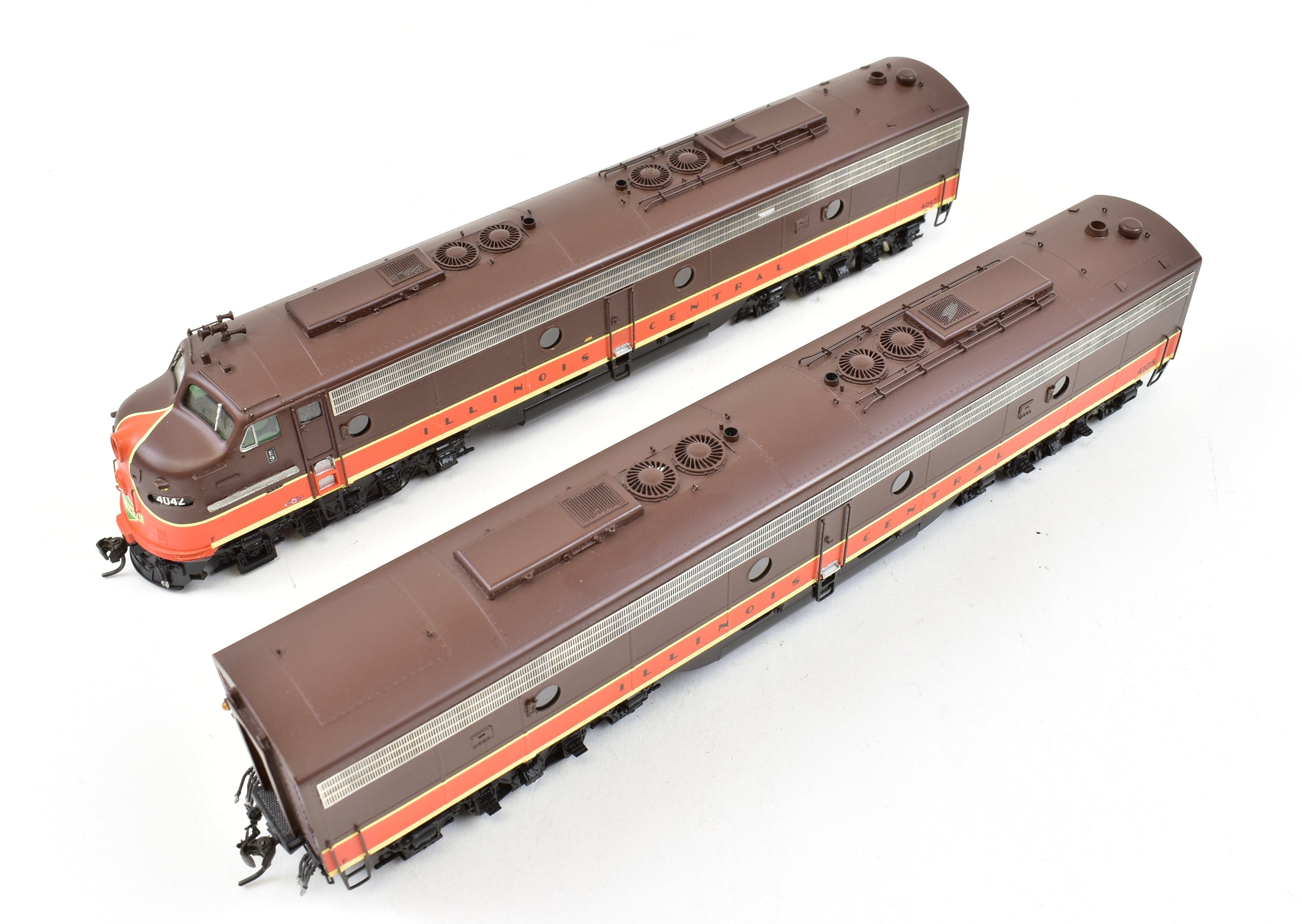 Overland Models IC Illinois Central EMD E9 - A & E8 - B Set, Pro - Painted, ReBoxx