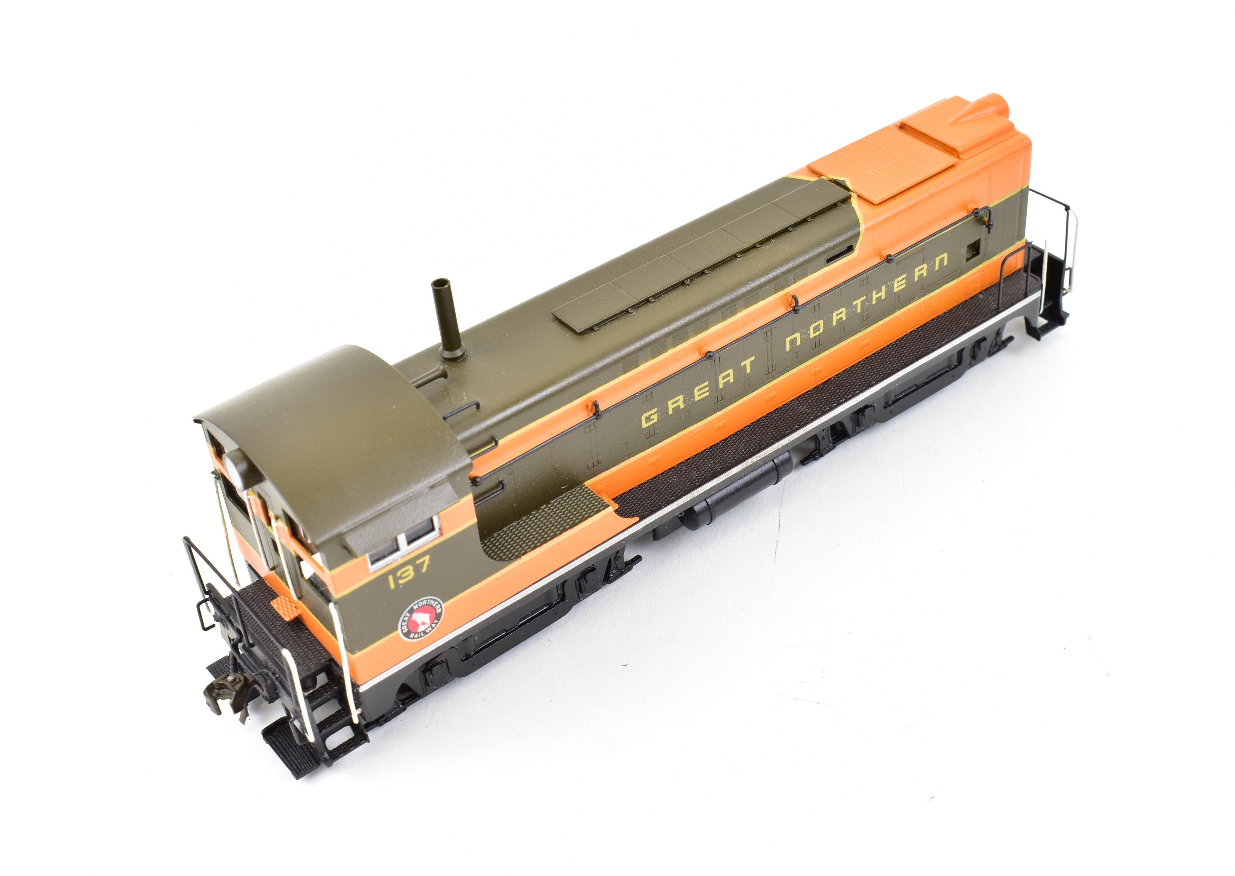 HO Scale Brass Hallmark Models GN - Great Northern Baldwin VO - 1000 Diesel Switcher Professionally Painted Model Train