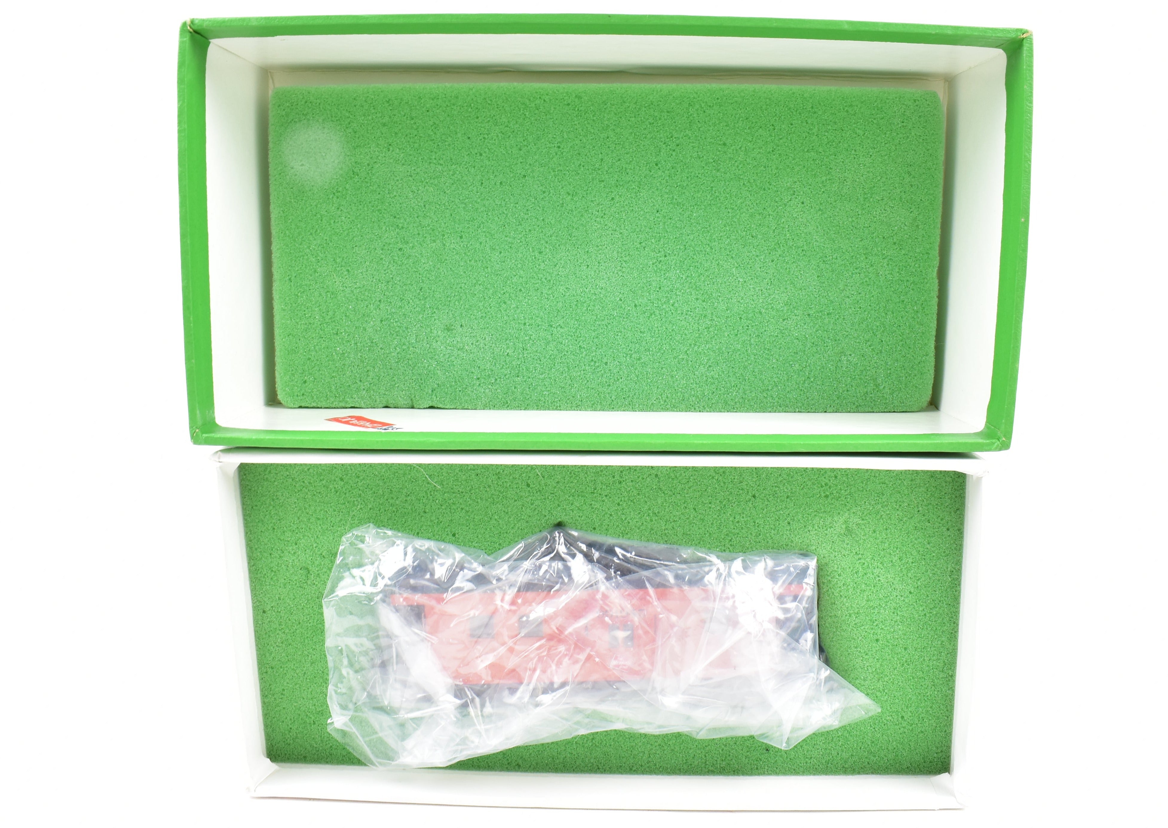 HO Brass OMI MILW Milwaukee Road Bay Window Caboose with Small Ribs, Pro-Painted