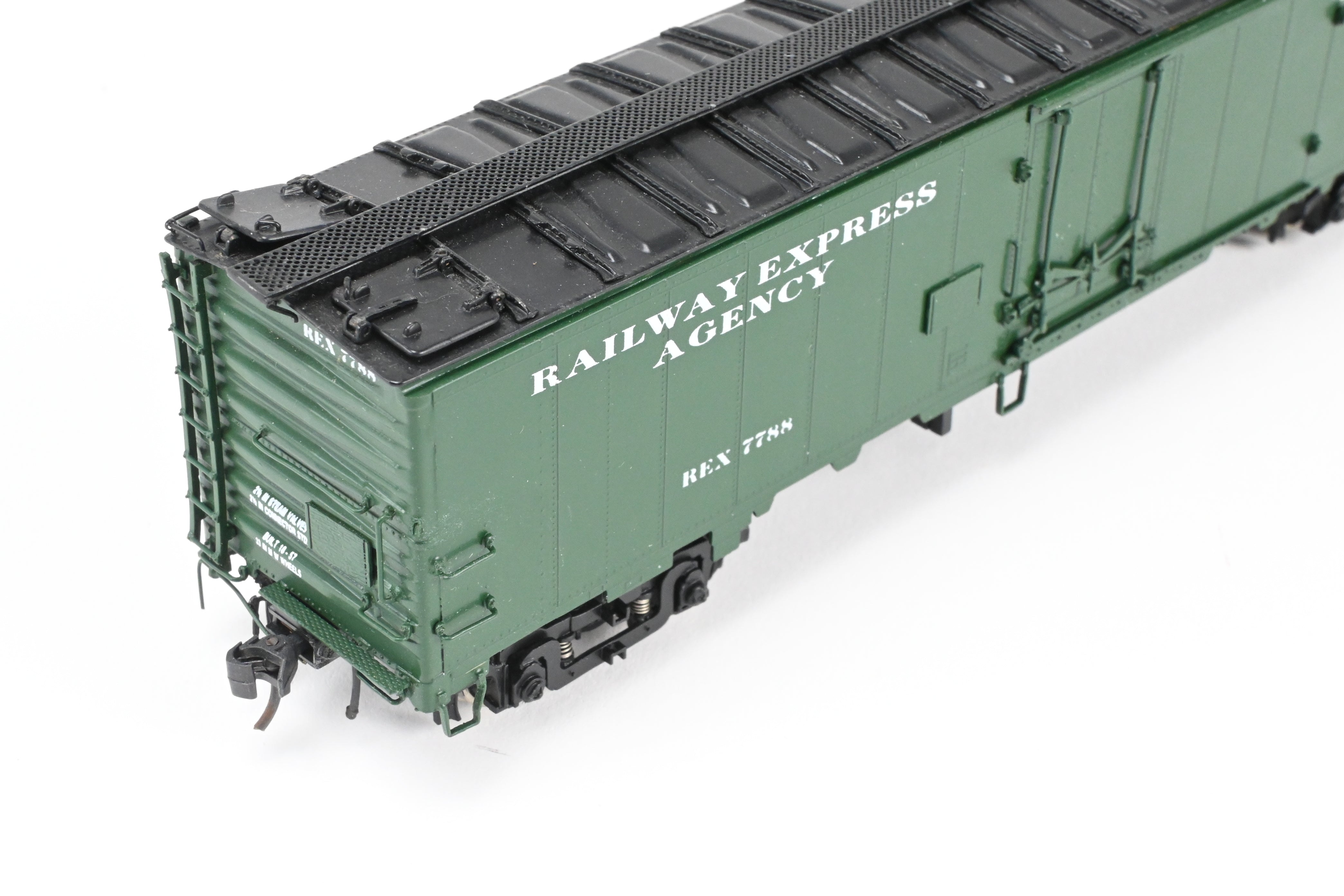 High - Quality HO Scale Brass CIL - Challenger Imports REA - Railway Express Agency 52 - Foot Steel Express Refrigerator Car Model FP