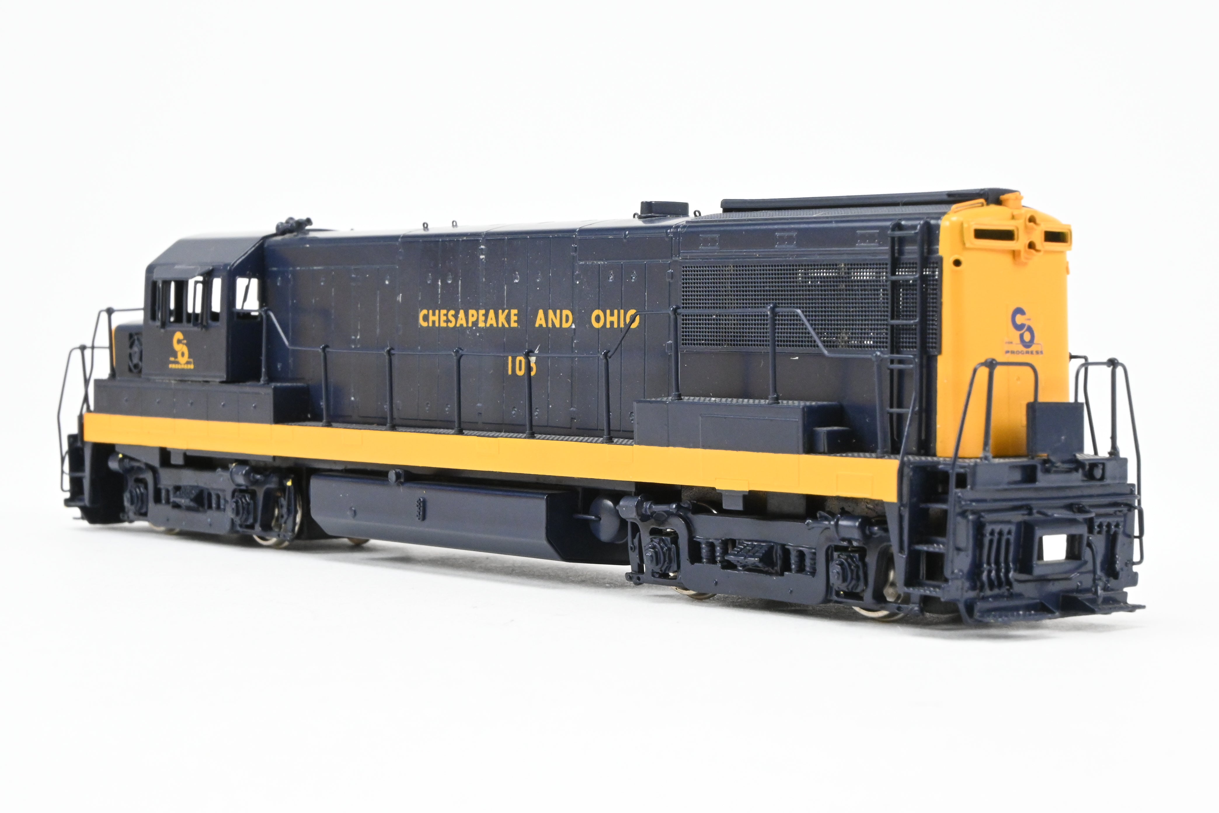 HO Brass Oriental Limited C&O GE U25B 2500 HP Low Hood Intermediate Factory-Painted Model