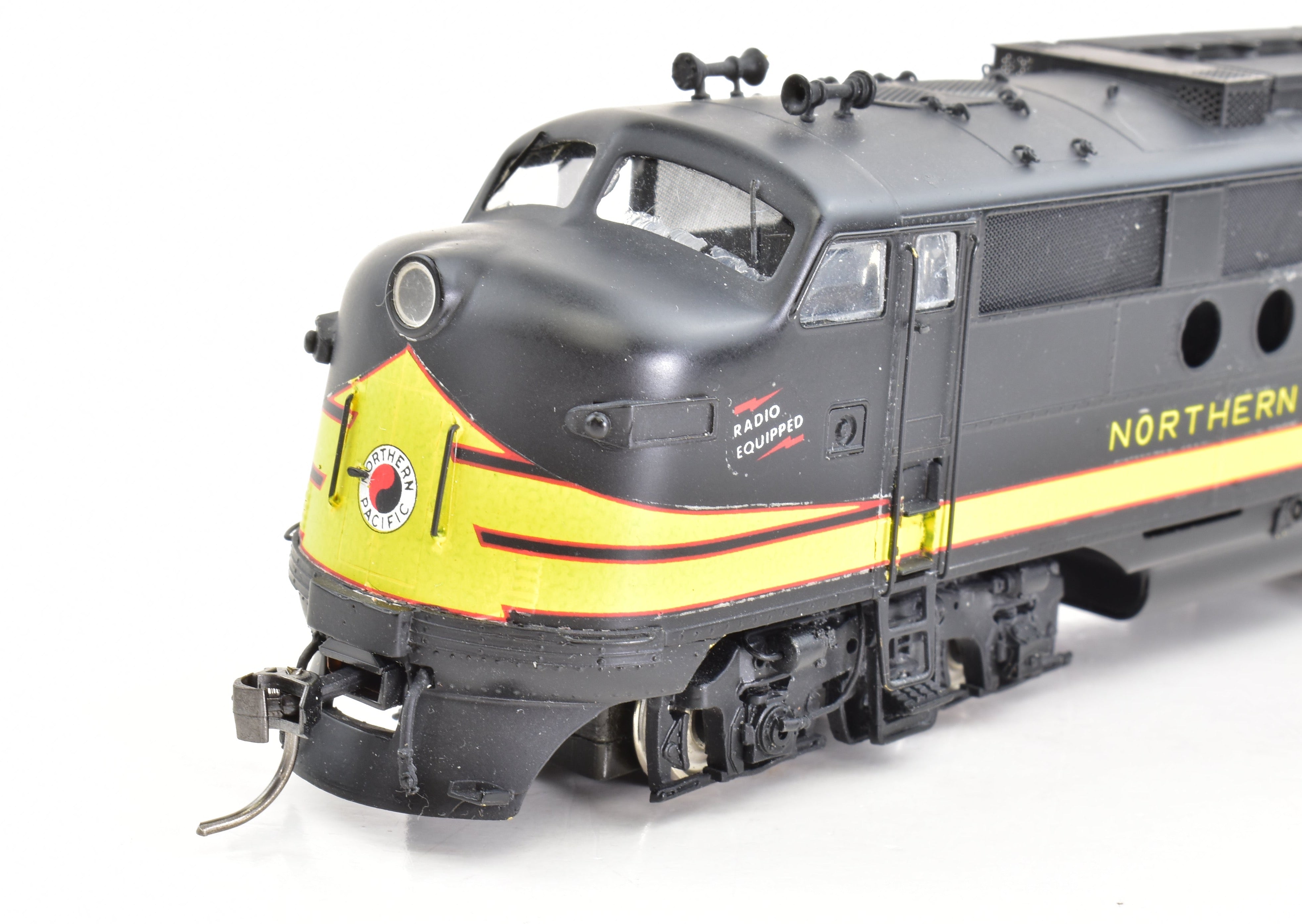 HO Scale Brass Hallmark Models NP - Northern Pacific EMC FT A/B Powered Factory - Painted Set