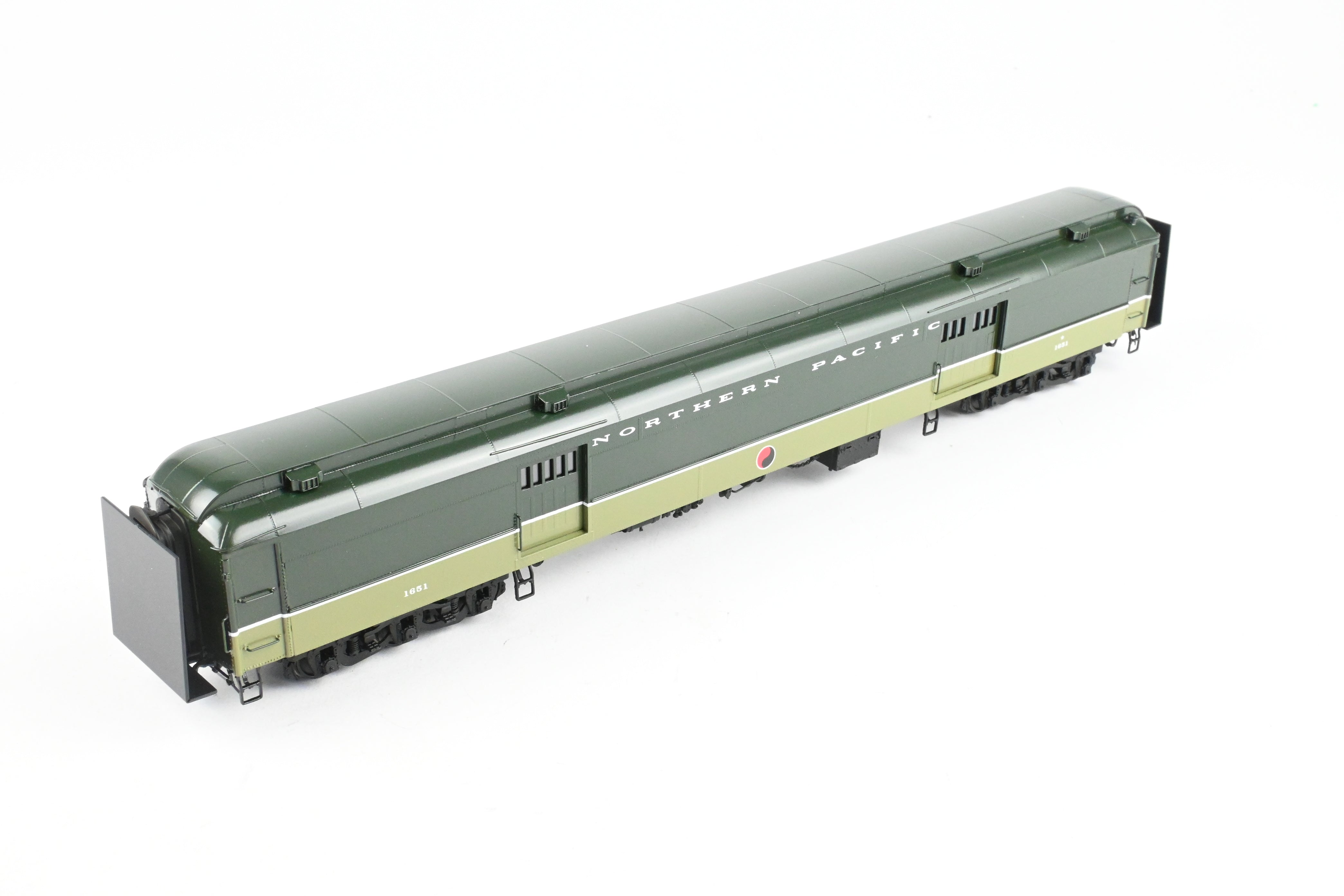 HO Scale Brass Northern Pacific Water Baggage Car with Wood Doors Model by W&R Enterprises, Featuring FP Loewy Design and Car Number 1651