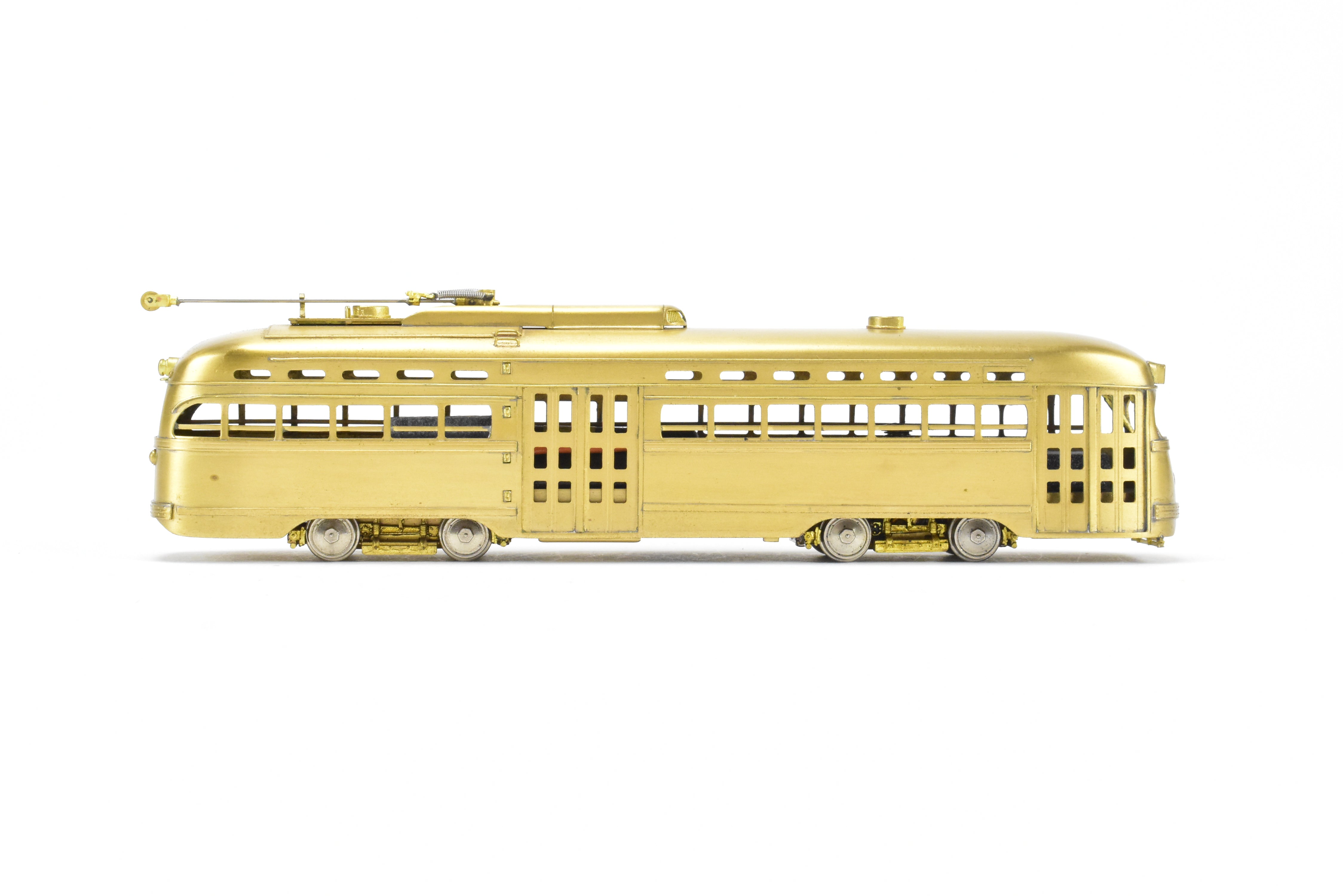 High - Quality HO Scale Brass Model of WP Car Corp. 1946 PCC Type - B Trolley with Blinker Doors for Model Railroading Enthusiasts