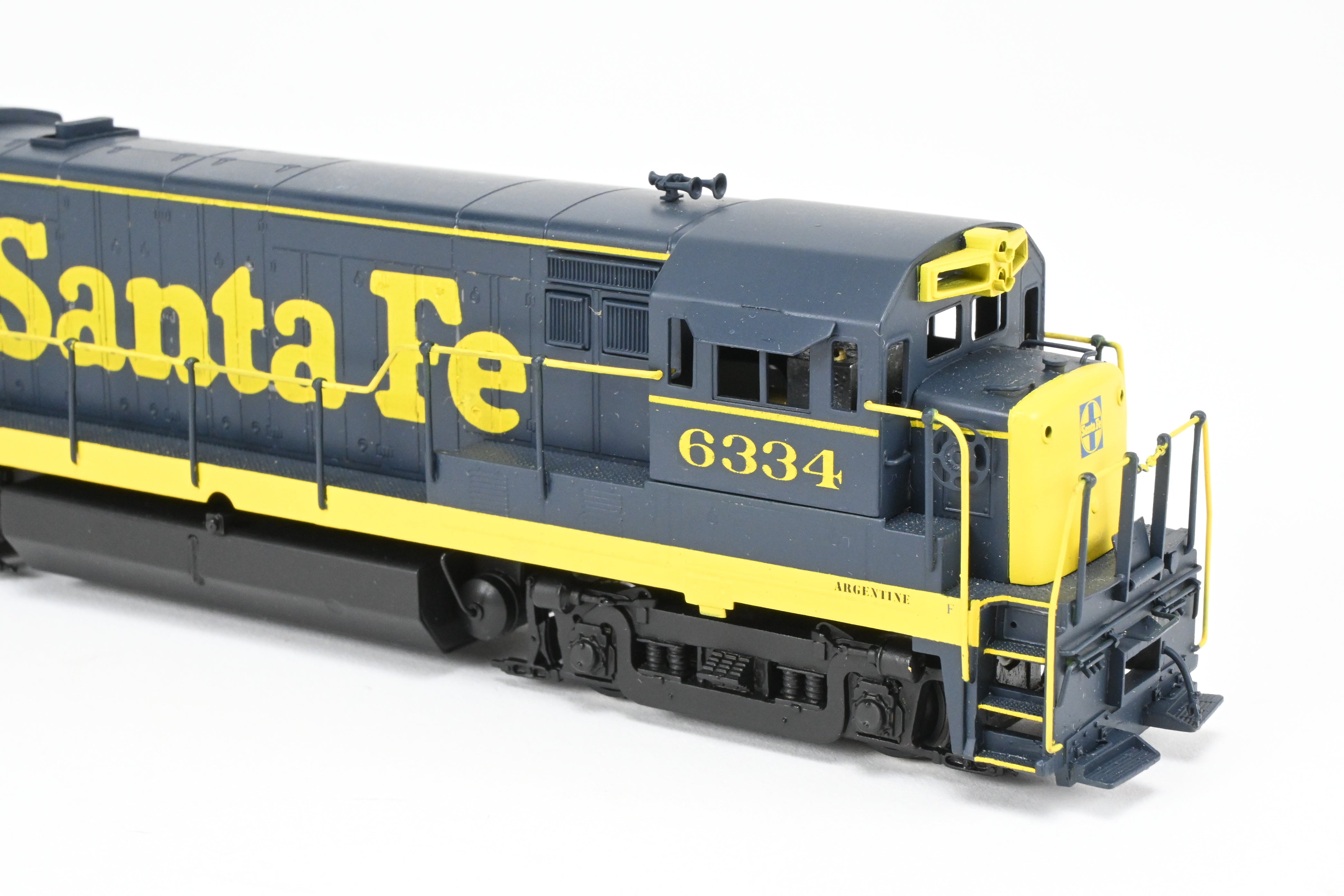 HO Scale Brass Model Train - Oriental Limited ATSF - Santa Fe GE U23B 2300 HP Low Hood Locomotive with AAR - B Trucks, Road Number FP #6334