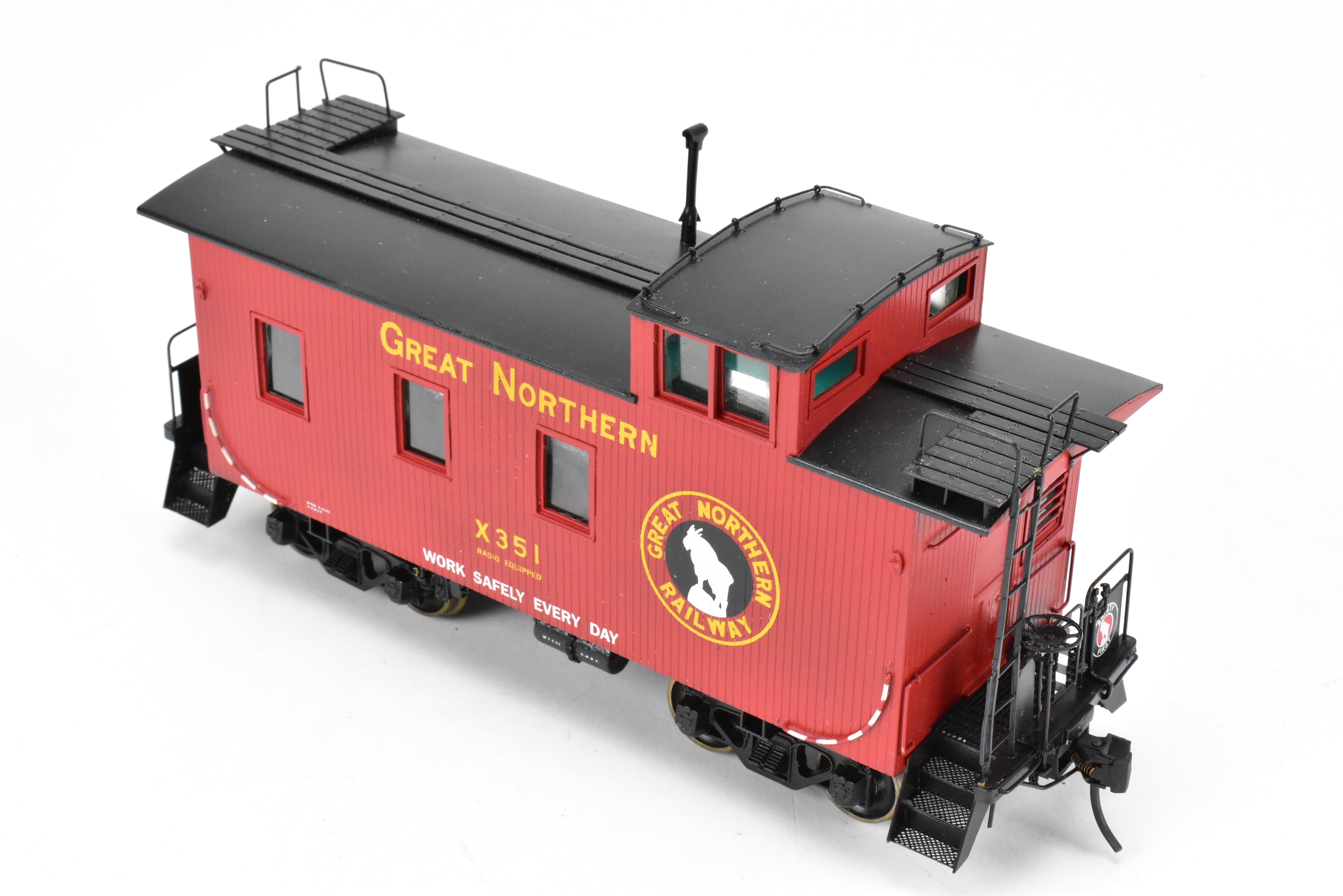 O Scale Oriental Limited Great Northern 25-Foot Wood Caboose CP #X351 with Slogan