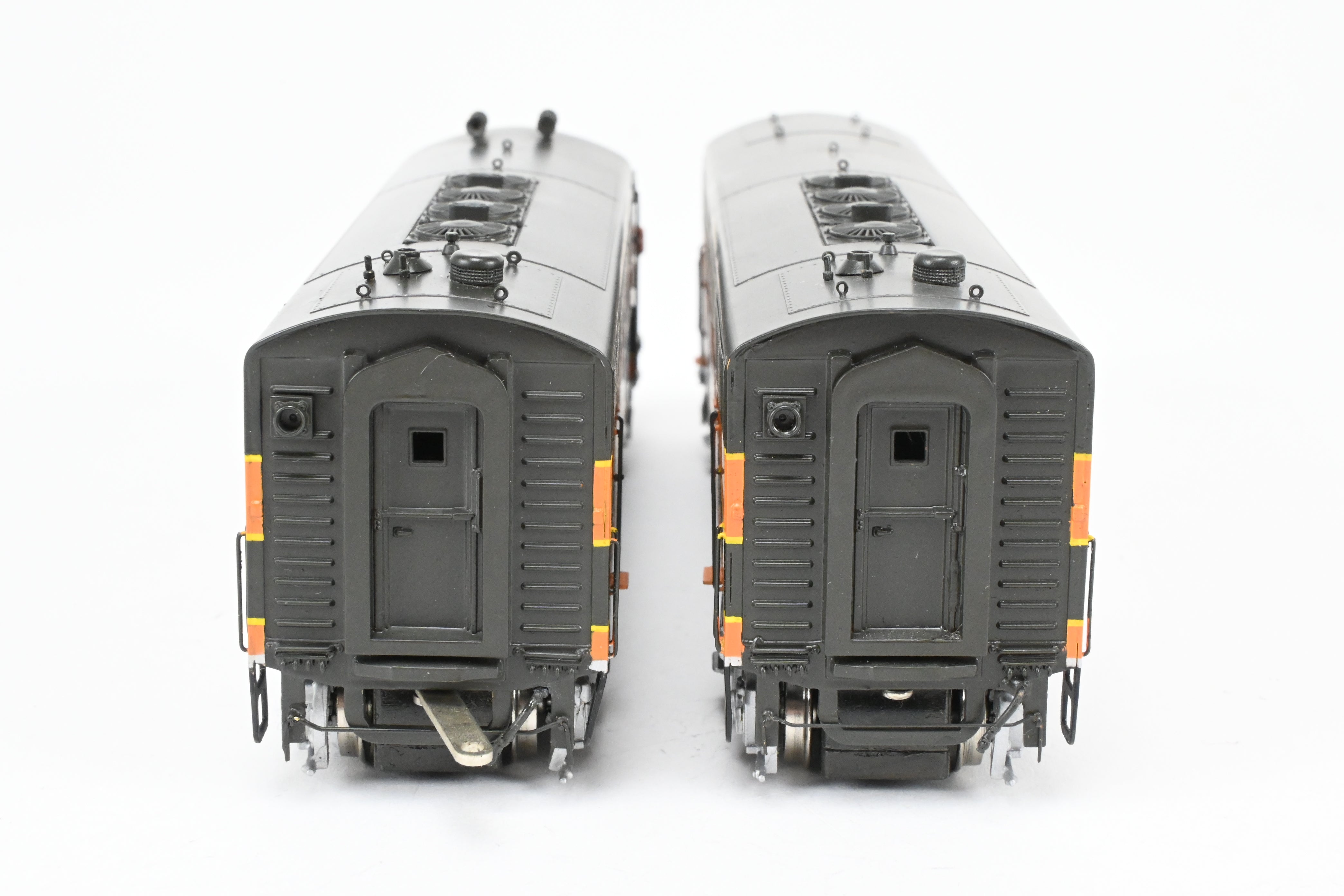 HO Scale Brass Model Train - Oriental Limited Great Northern EMD F3A/F3B 1500 HP Phase II/III FP Passenger Scheme Replica