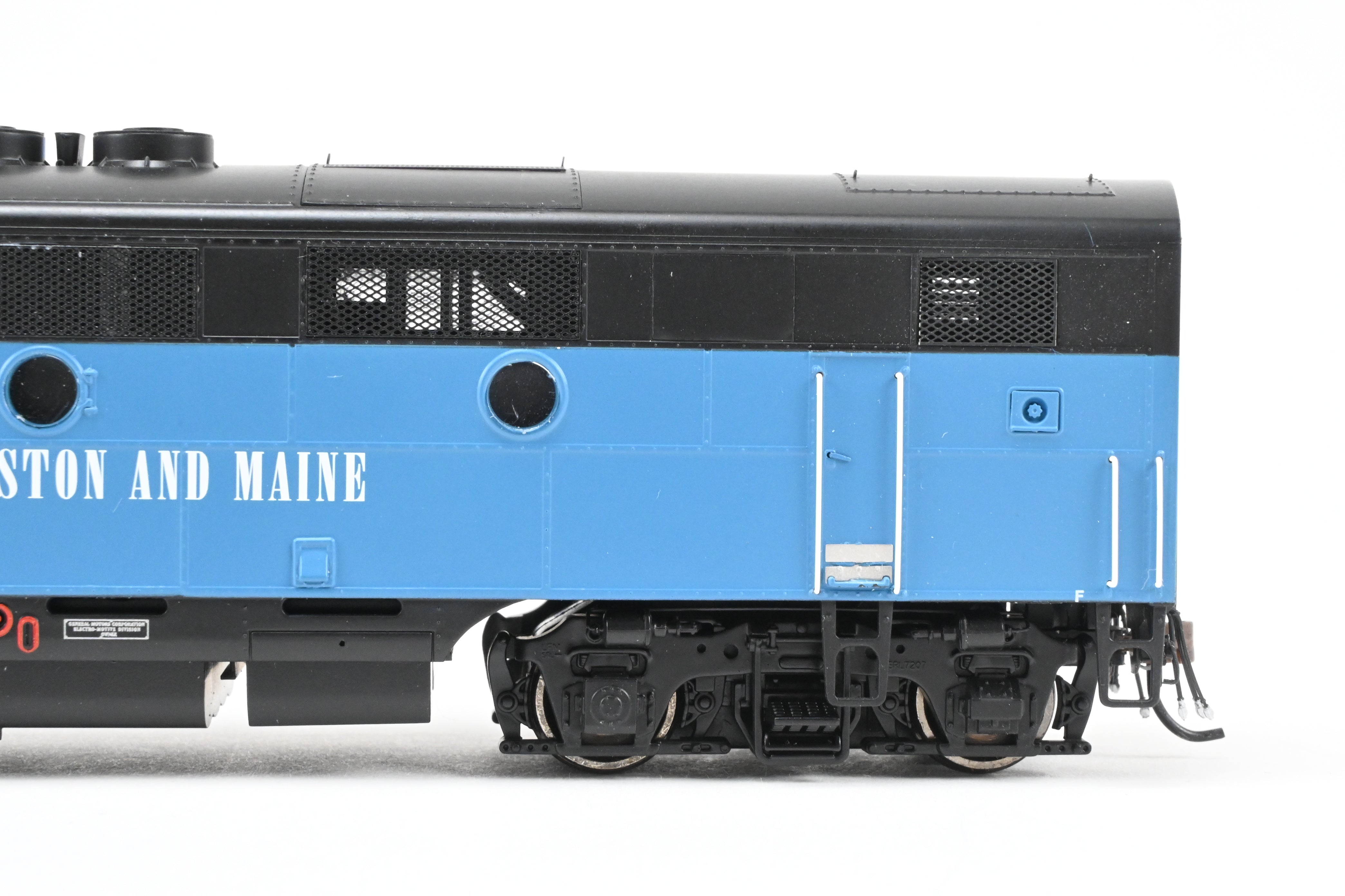 Athearn Genesis B&M Boston & Maine EMD F2-A/F2-B Passenger Set with Tsunami2 DCC & Sound