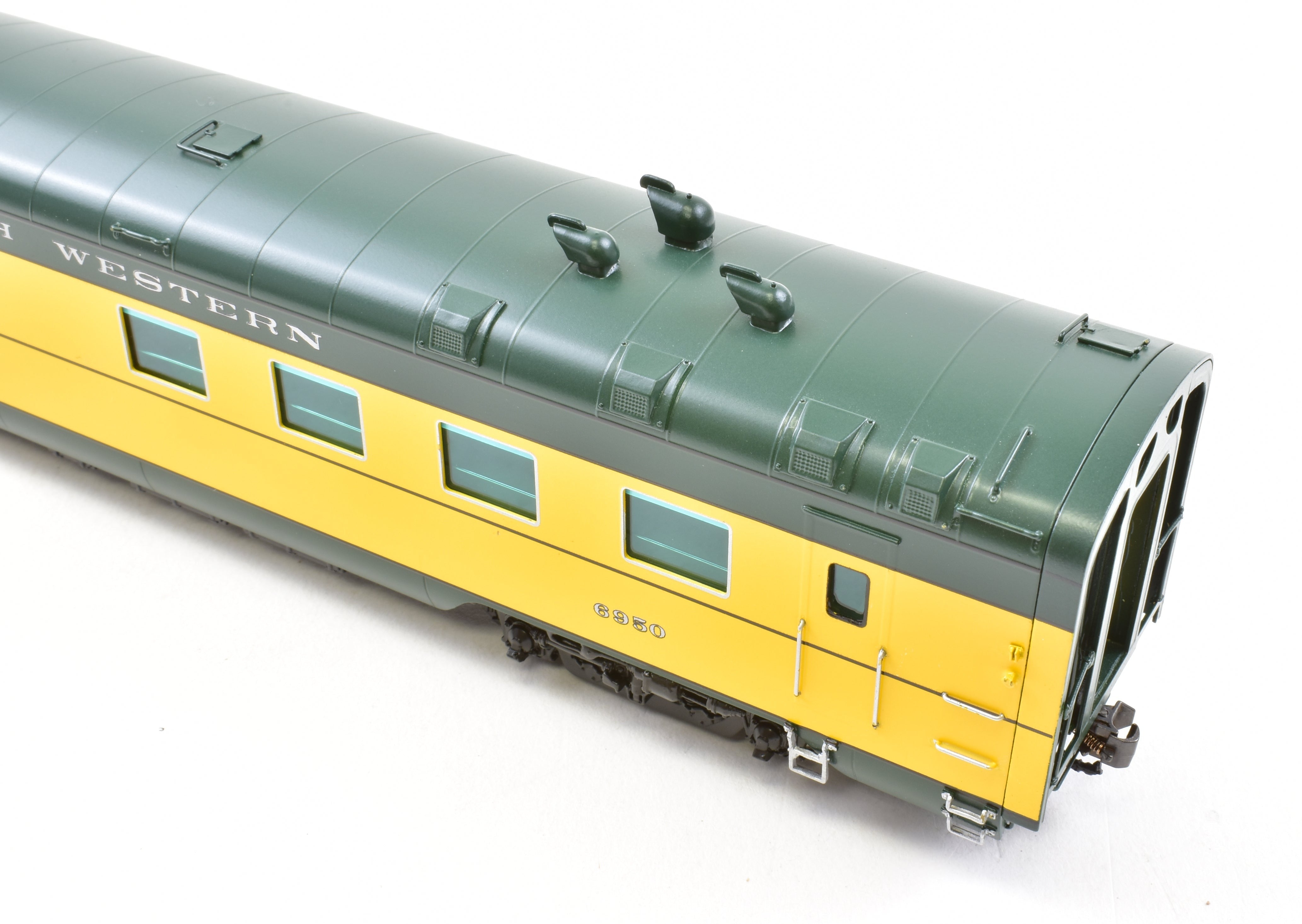 HO Scale Brass C&NW - Chicago and North Western 400 56 - Seat Diner Model FP 6950