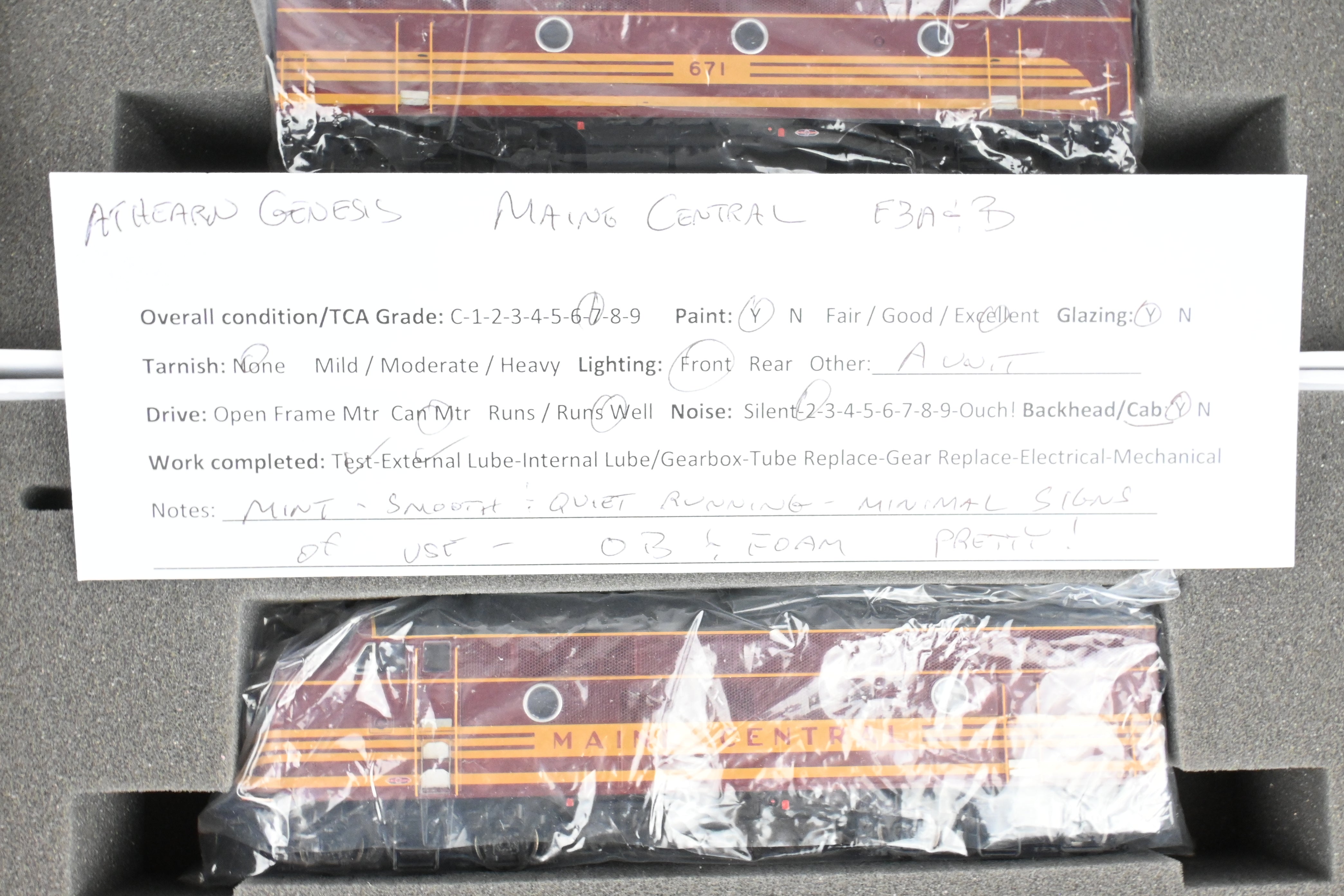 Athearn Genesis B&M Boston & Maine EMD F3-A/B Phase II Mint Passenger Set