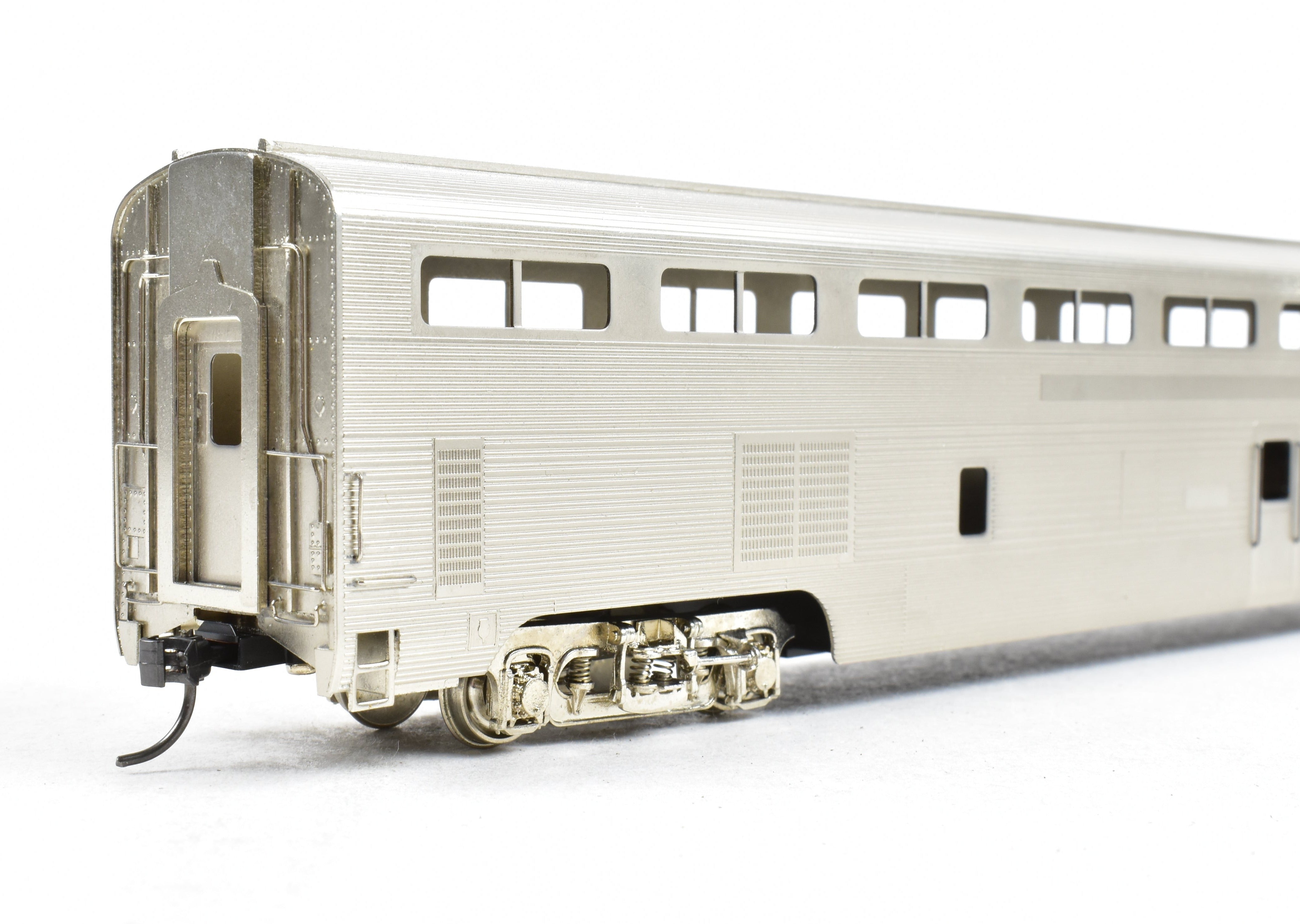 HO Scale Brass Hallmark Models ATSF - Santa Fe High - Level Transition Chair Car of the 528 Series for Model Railroading