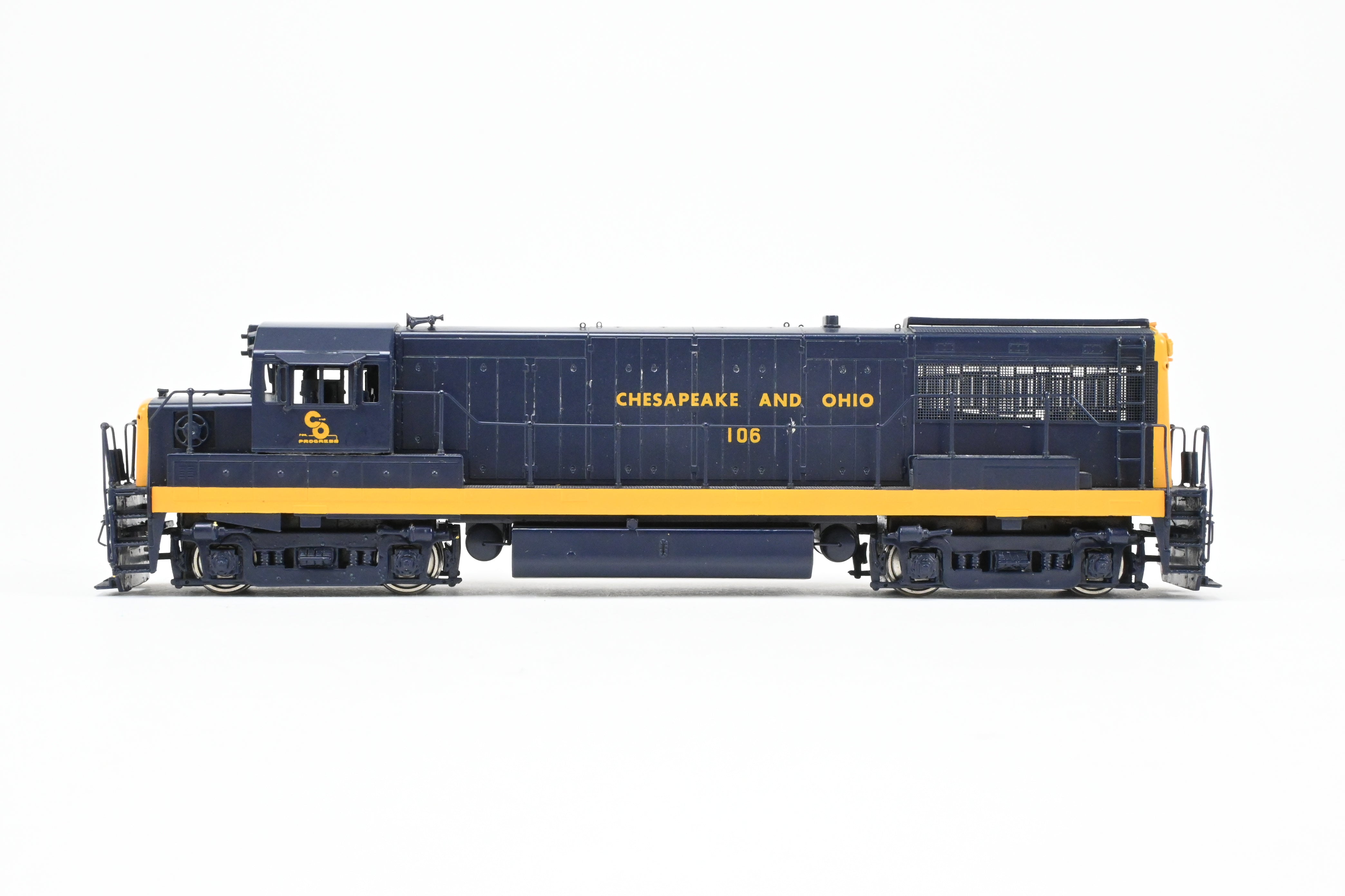 HO Brass Oriental Limited C&O GE U25B 2500 HP Low Hood Intermediate Factory-Painted Model
