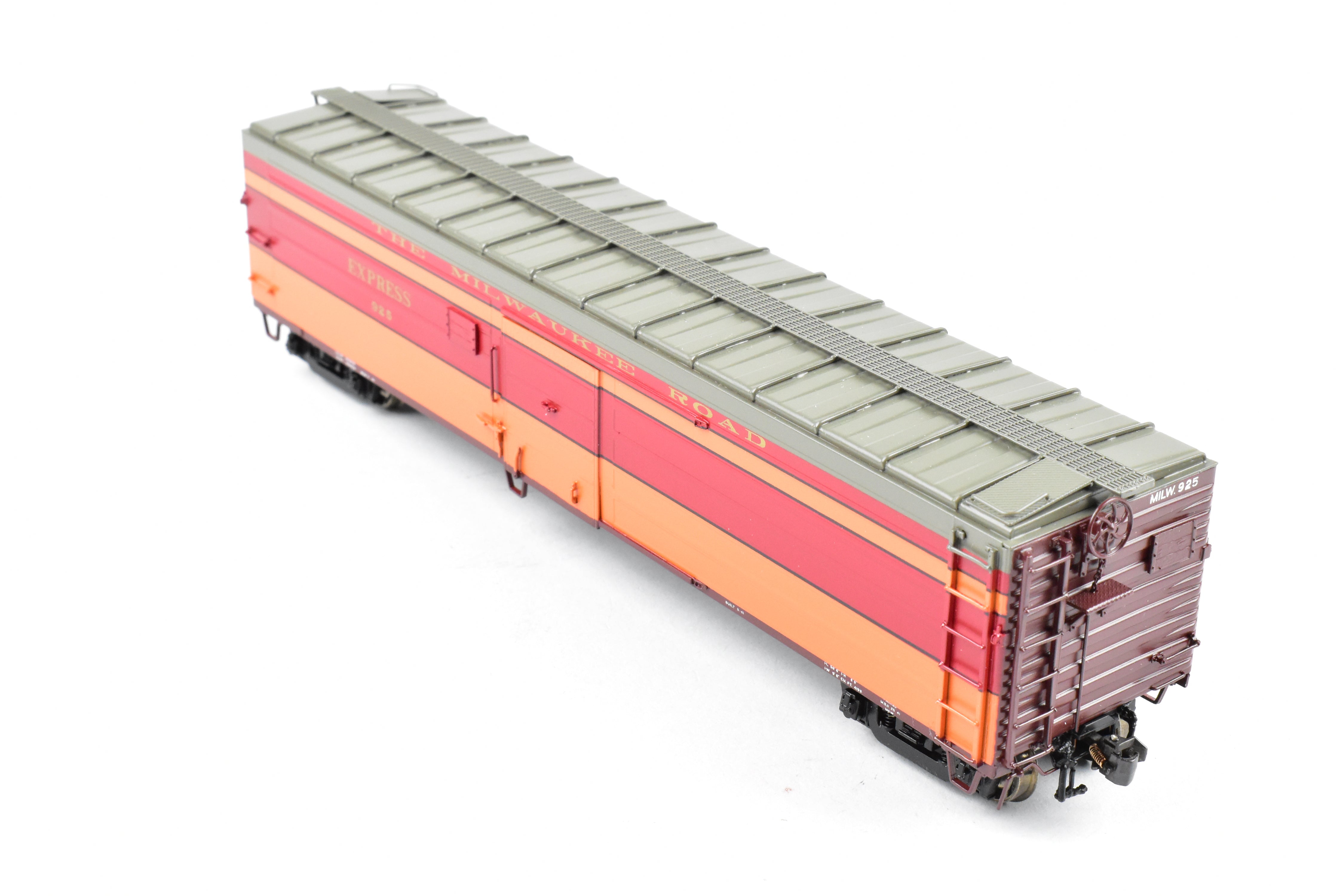 High - Quality HO Scale Brass Railway Classics MILW - Milwaukee Road 50 - Foot Passenger Express Boxcar with 1948 Factory Paint Scheme and Road Number #925