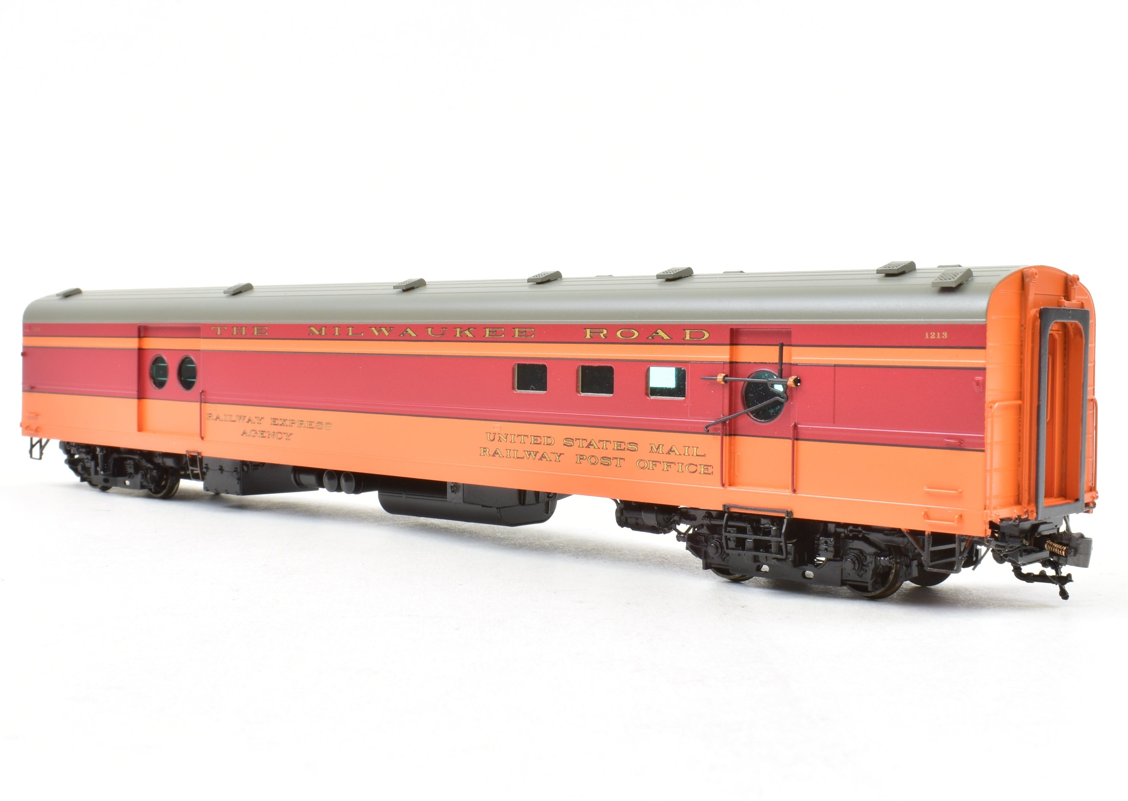 High - Quality HO Scale Brass Railway Classics Milwaukee Road Mail Express Car, Factory - Painted with Road Number 1213 from the 1948 Hiawatha Scheme