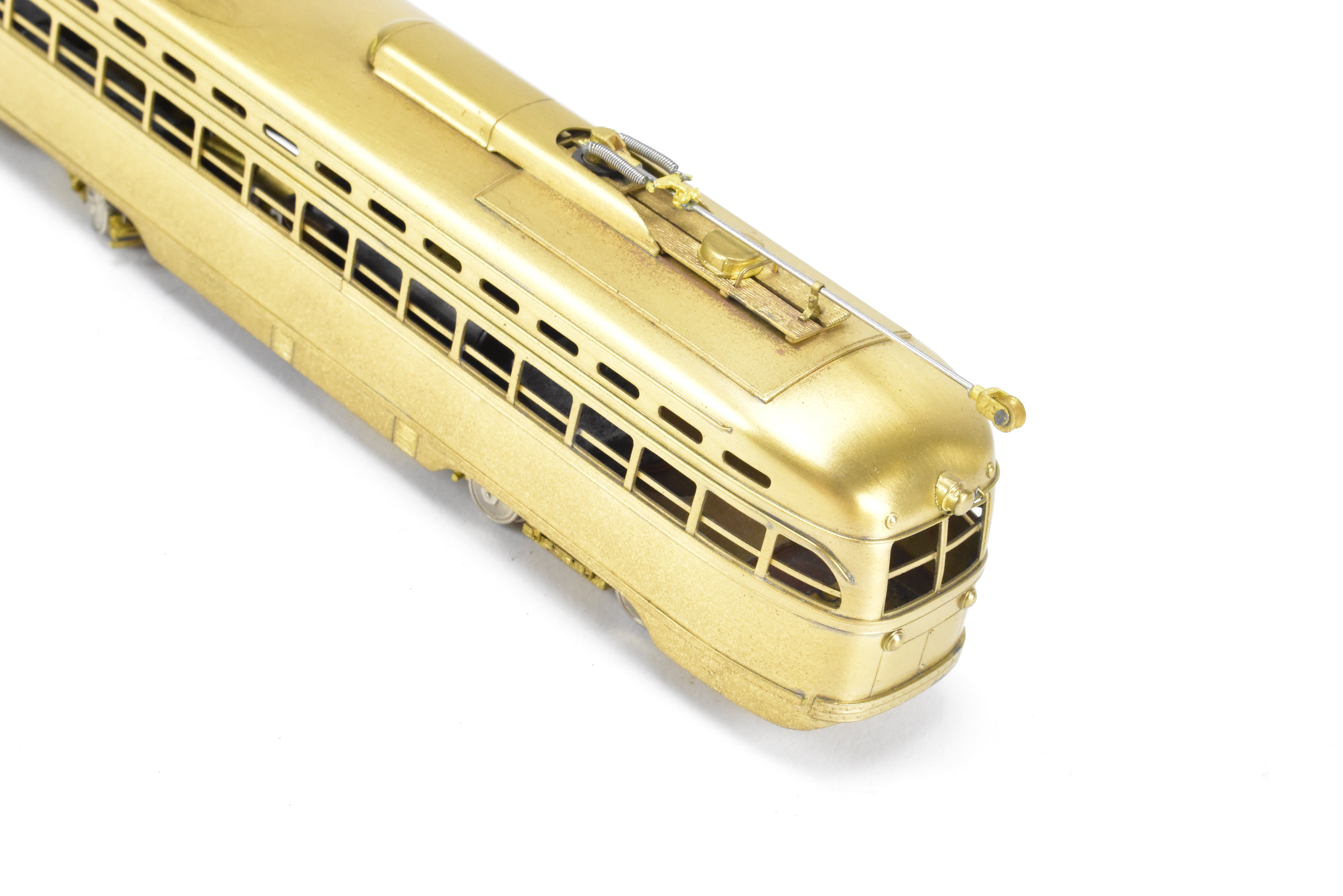 High - Quality HO Scale Brass Model of WP Car Corp. 1946 PCC Type - B Trolley with Blinker Doors for Model Railroading Enthusiasts