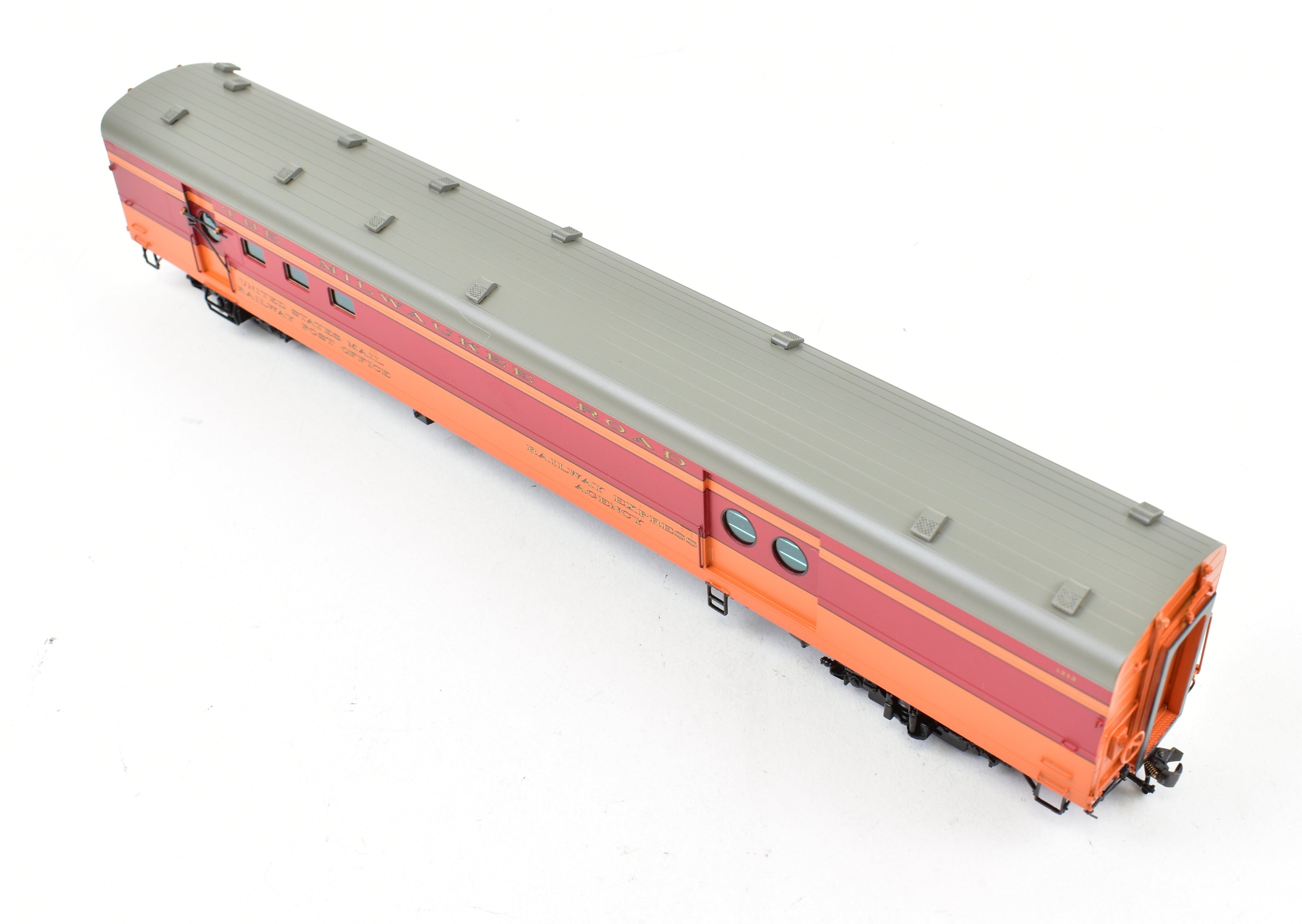 High - Quality HO Scale Brass Railway Classics Milwaukee Road Mail Express Car, Factory - Painted with Road Number 1213 from the 1948 Hiawatha Scheme