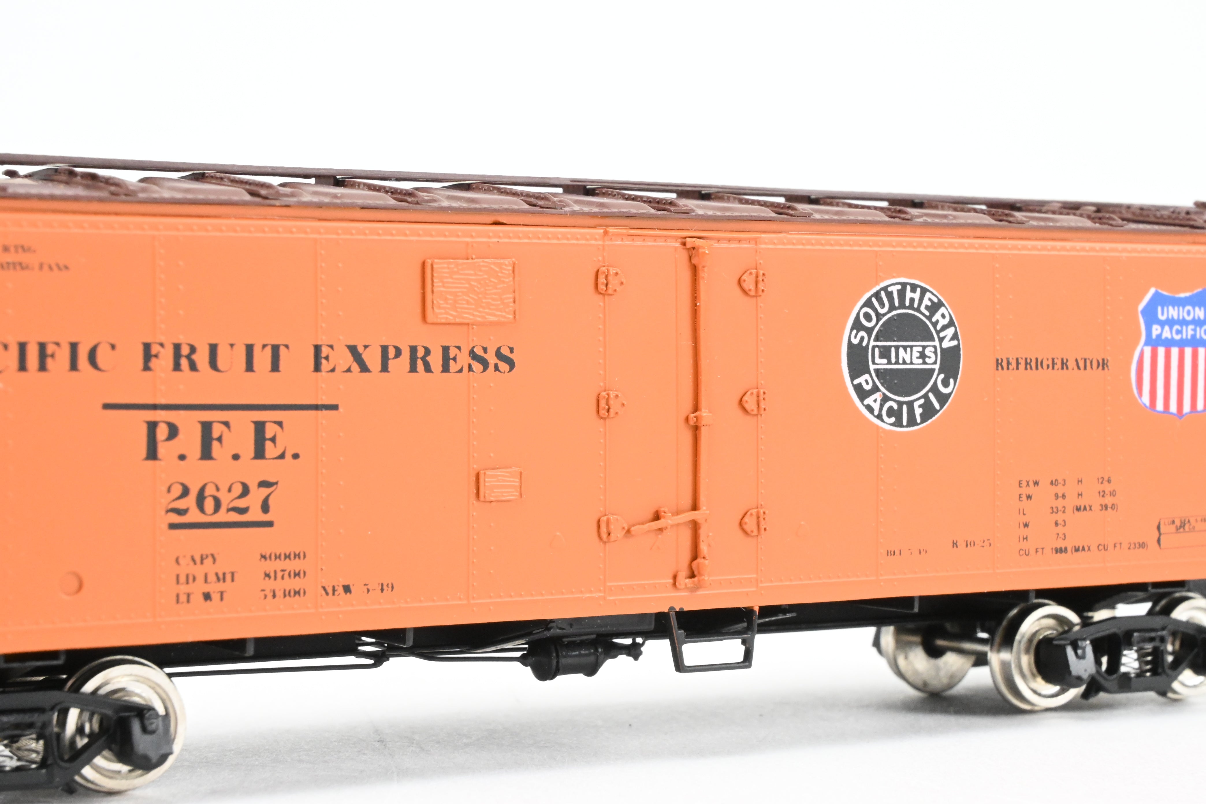 High - Quality HO Scale Brass CIL - Challenger Imports PFE - Pacific Fruit Express R - 40 - 25 Refrigerator Car Model, FP #2627