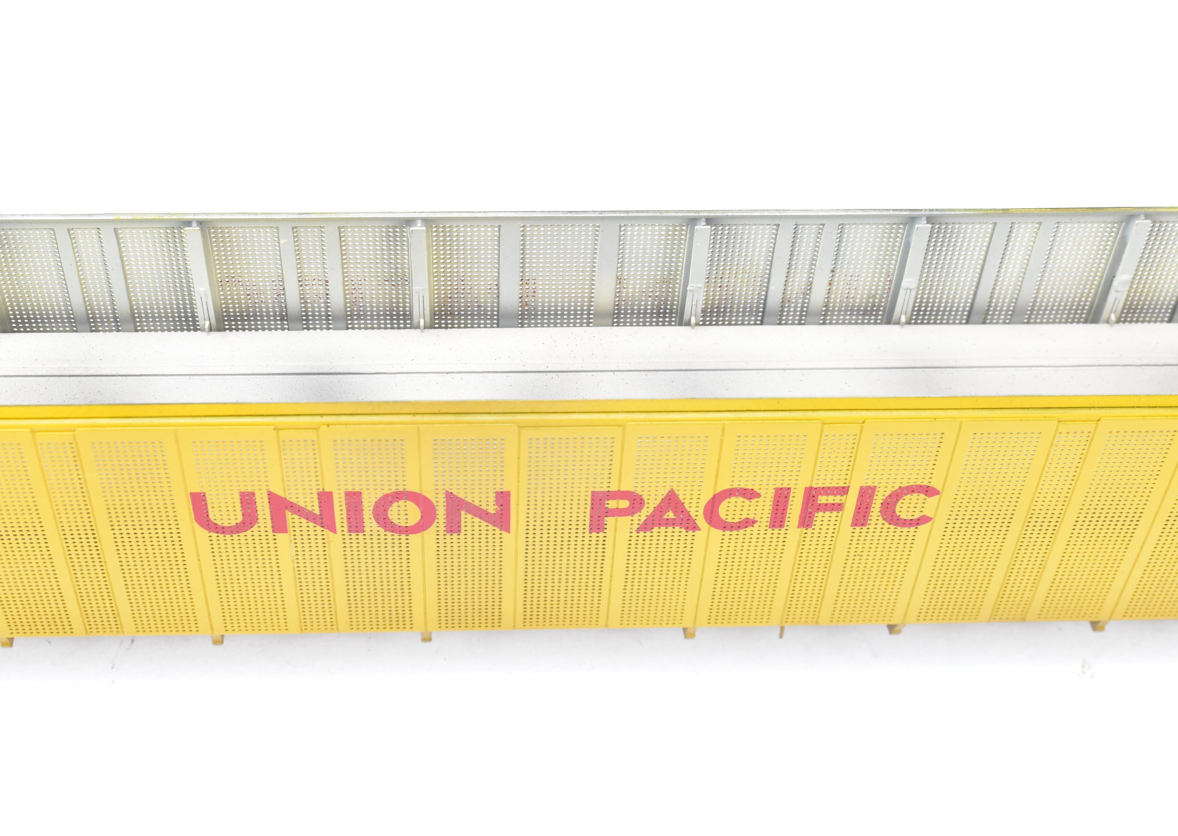 HO Scale Brass Model Railroad Auto Rack Bi - Level Freight Car by Overland Models, Inc. for Union Pacific, Safe - T - Pack Design, No. 800022