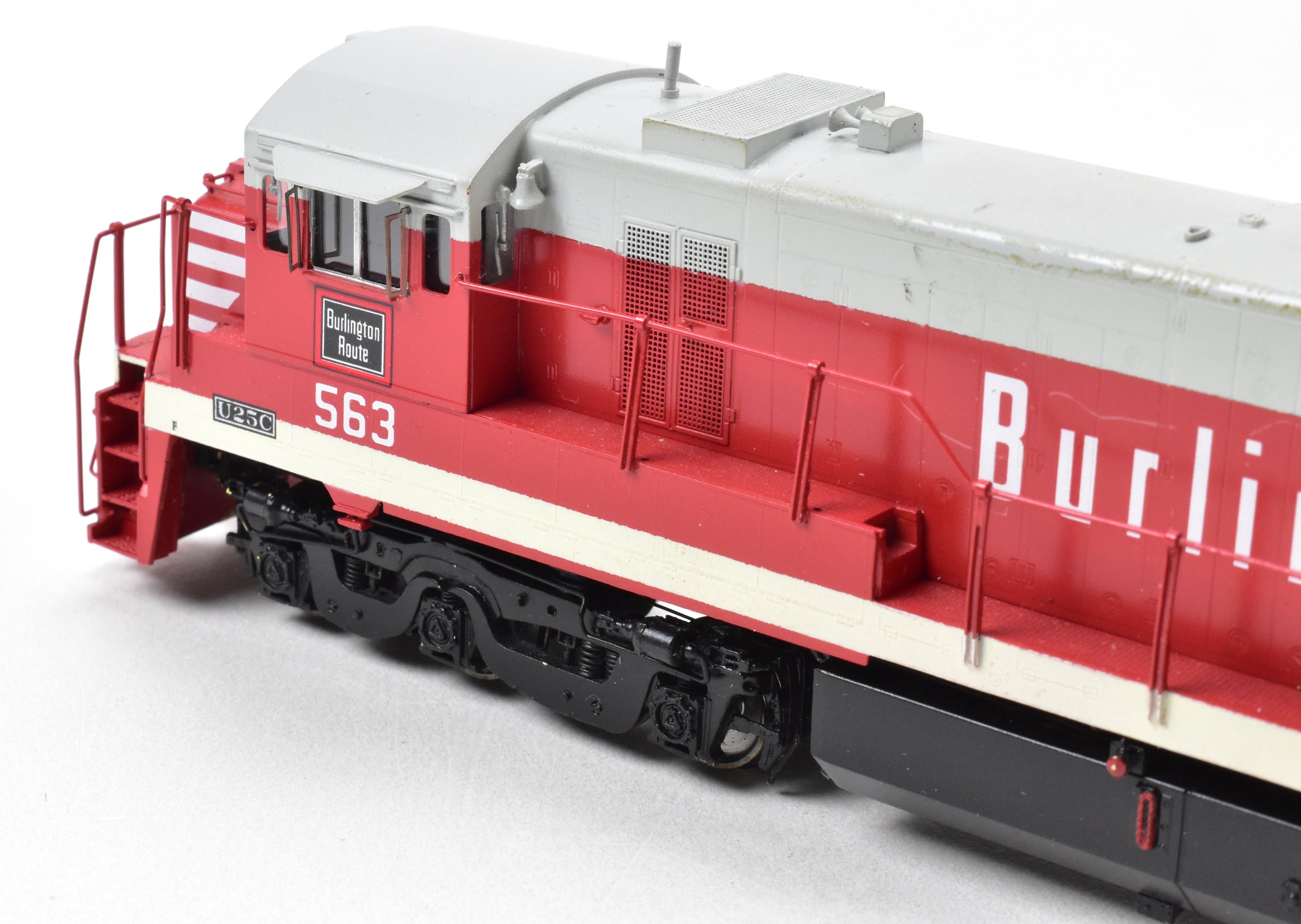 HO Brass OMI CB&Q Burlington Route GE U-28C (U-25C Carbody) Pro-Paint #563