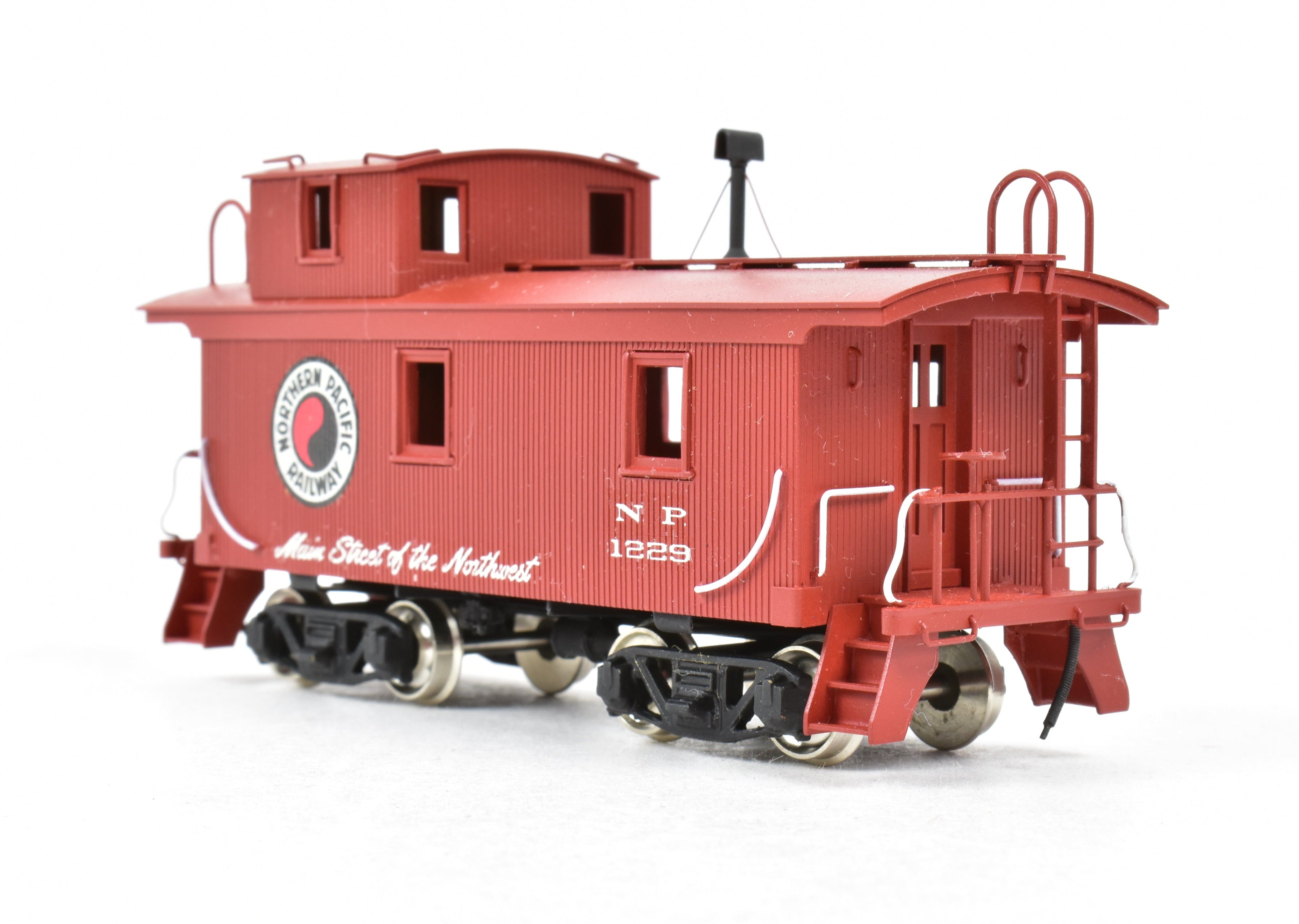 Custom Painted HO Scale Brass Wood Caboose Model of Northwest Short Line and Northern Pacific Railroads