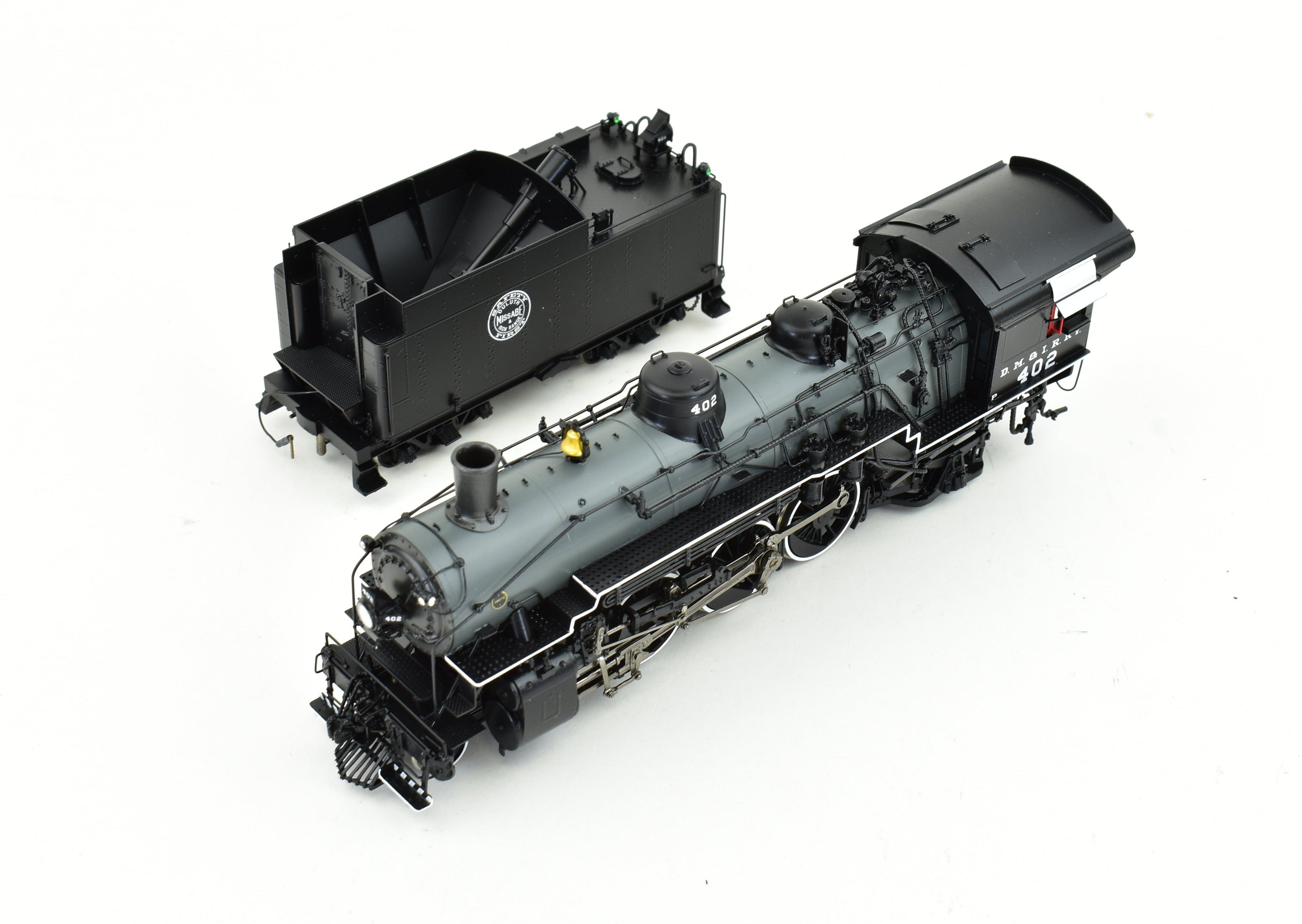 HO Scale Brass Steam Locomotive - Division Point DM&IR - Duluth Missabe & Iron Range Class P 4-6-2 #402 with Grey Boiler Scheme and Front Pilot