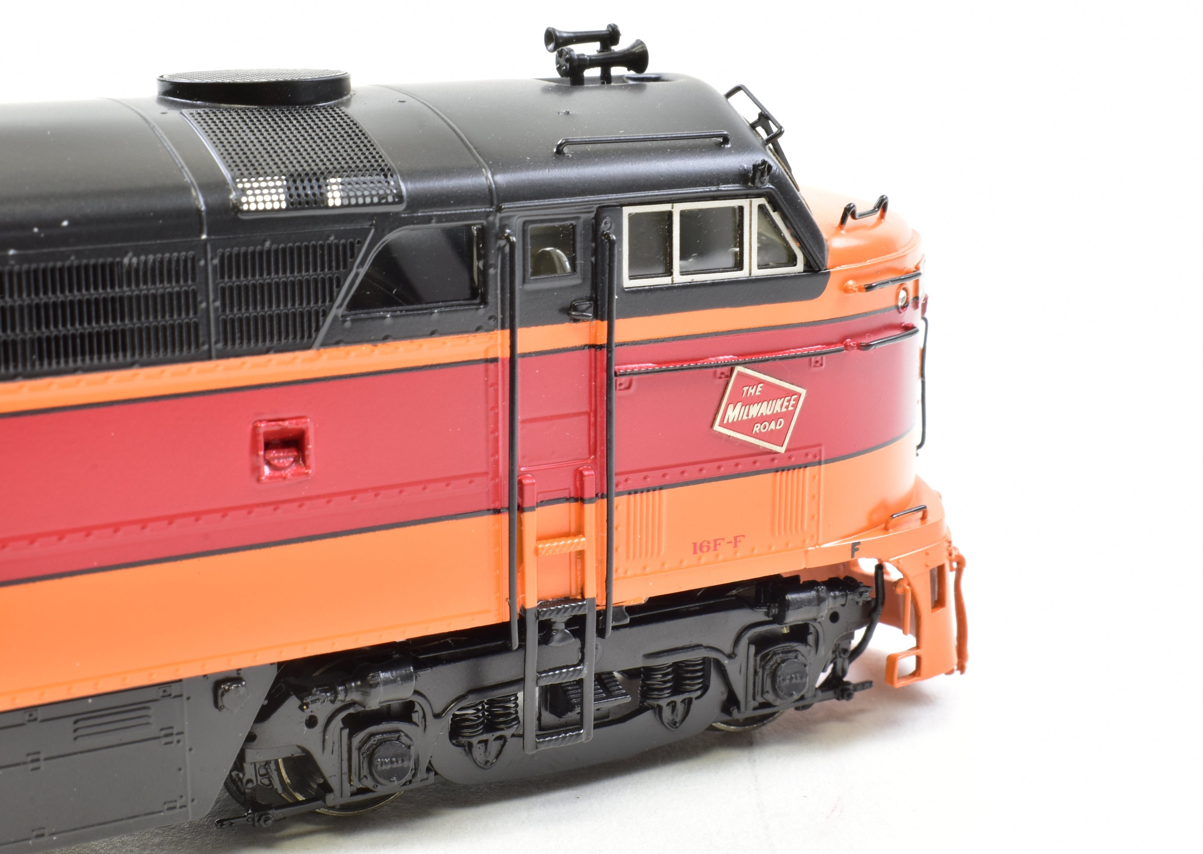 HO Scale Brass Diesel Locomotive Model by Overland Models Inc. - Milwaukee Road Fairbanks Morse CFA 16 - 4 Factory Painted