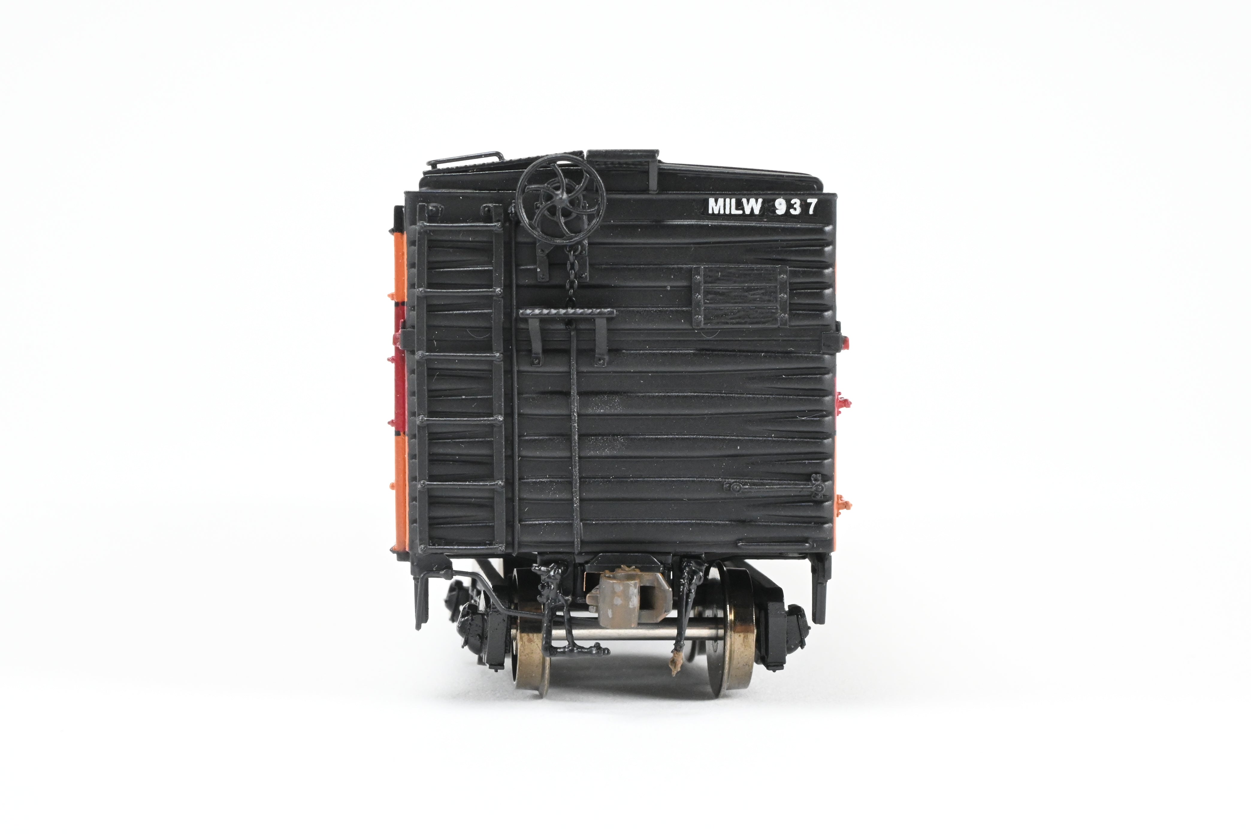 HO Scale Brass Model Railway Classics Milwaukee Road (MILW) 50-Foot Passenger Express Boxcar Factory Painted in 1952 Hiawatha Scheme with Road Number #937