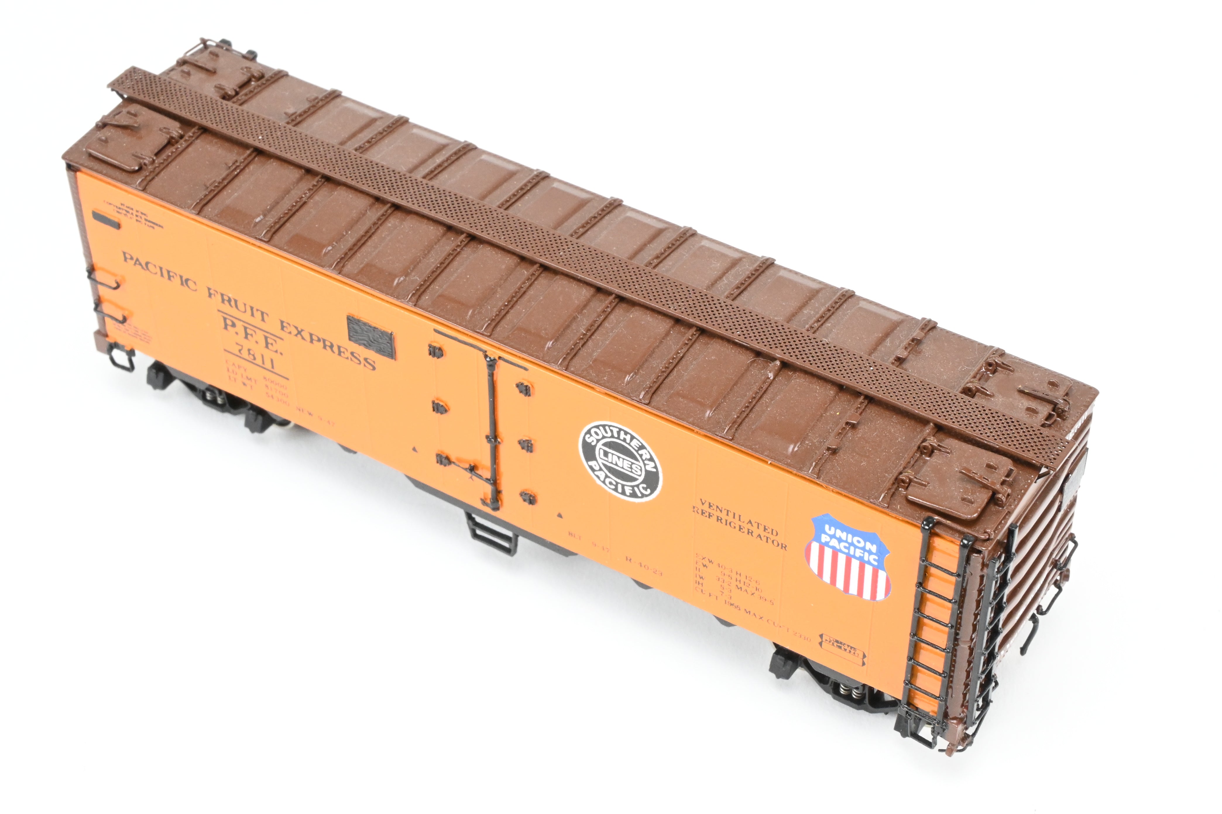 High - Quality HO Scale Brass CIL Challenger Imports Pacific Fruit Express R - 40 - 23 Steel Refrigerator Car Model with FP #7811