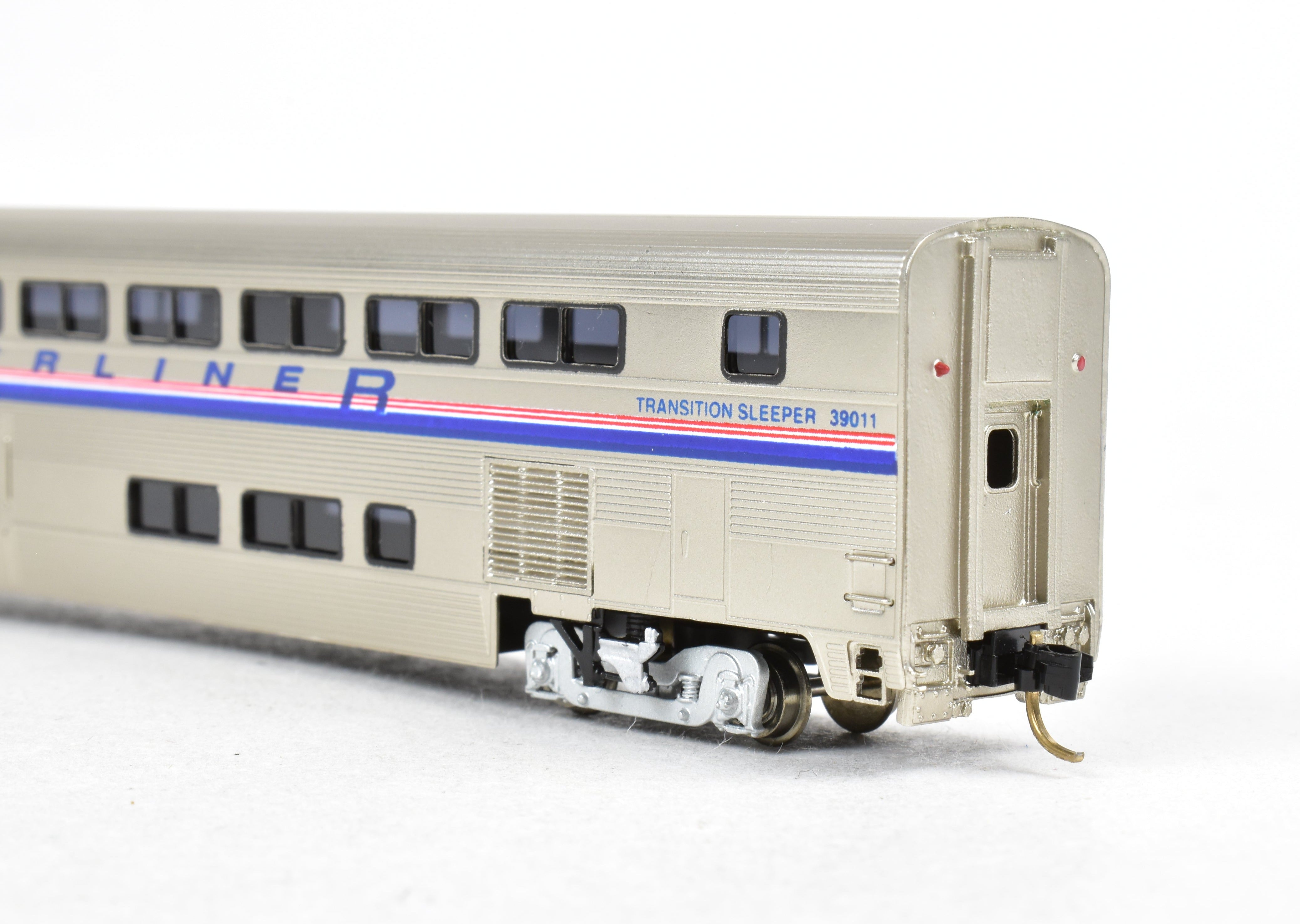 N Scale Brass Amtrak Transition Superliner Sleeper FP 39011 by OMI