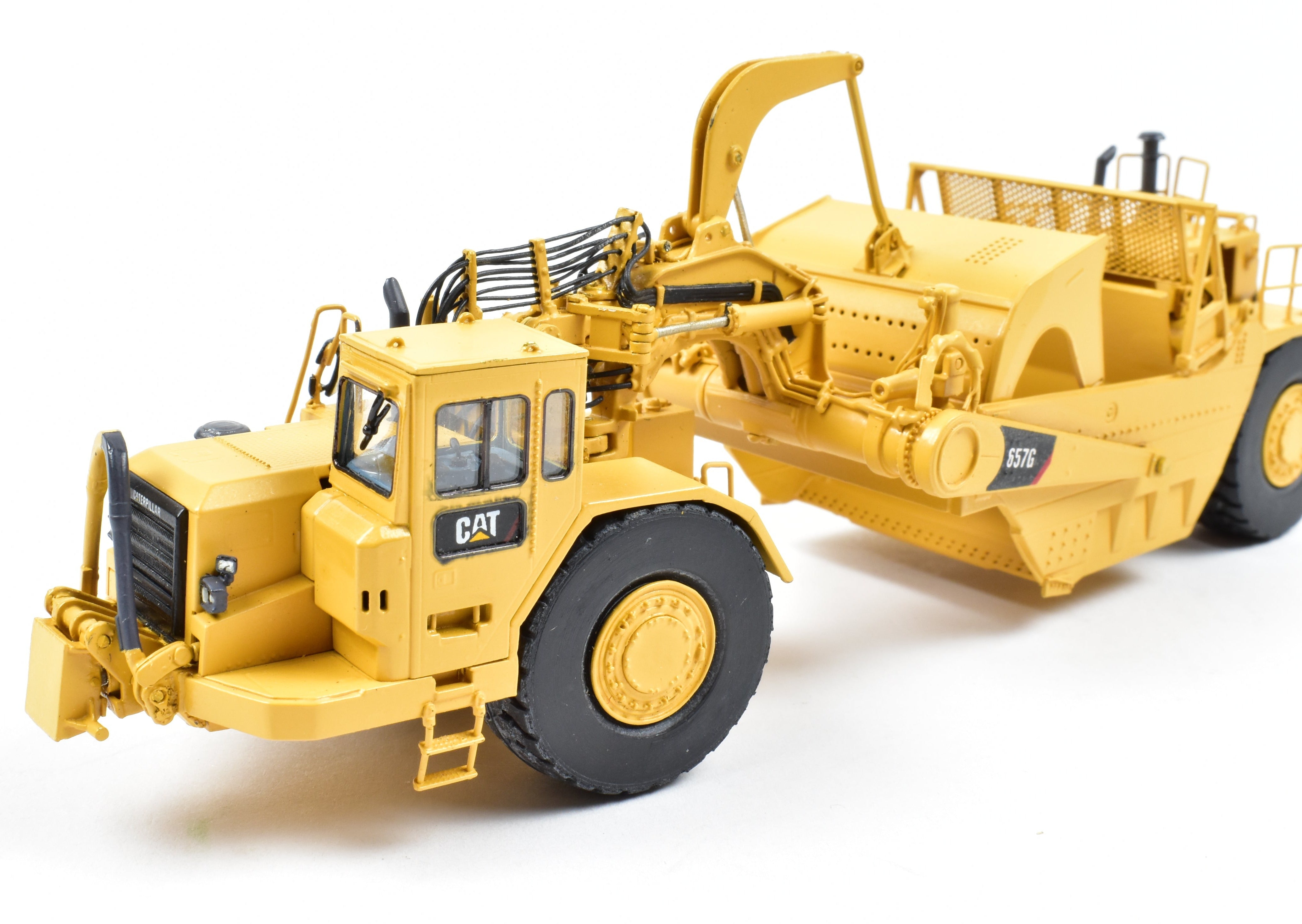 Factory-Painted HO Brass CON CCM Caterpillar 657G Scraper Model from 2010