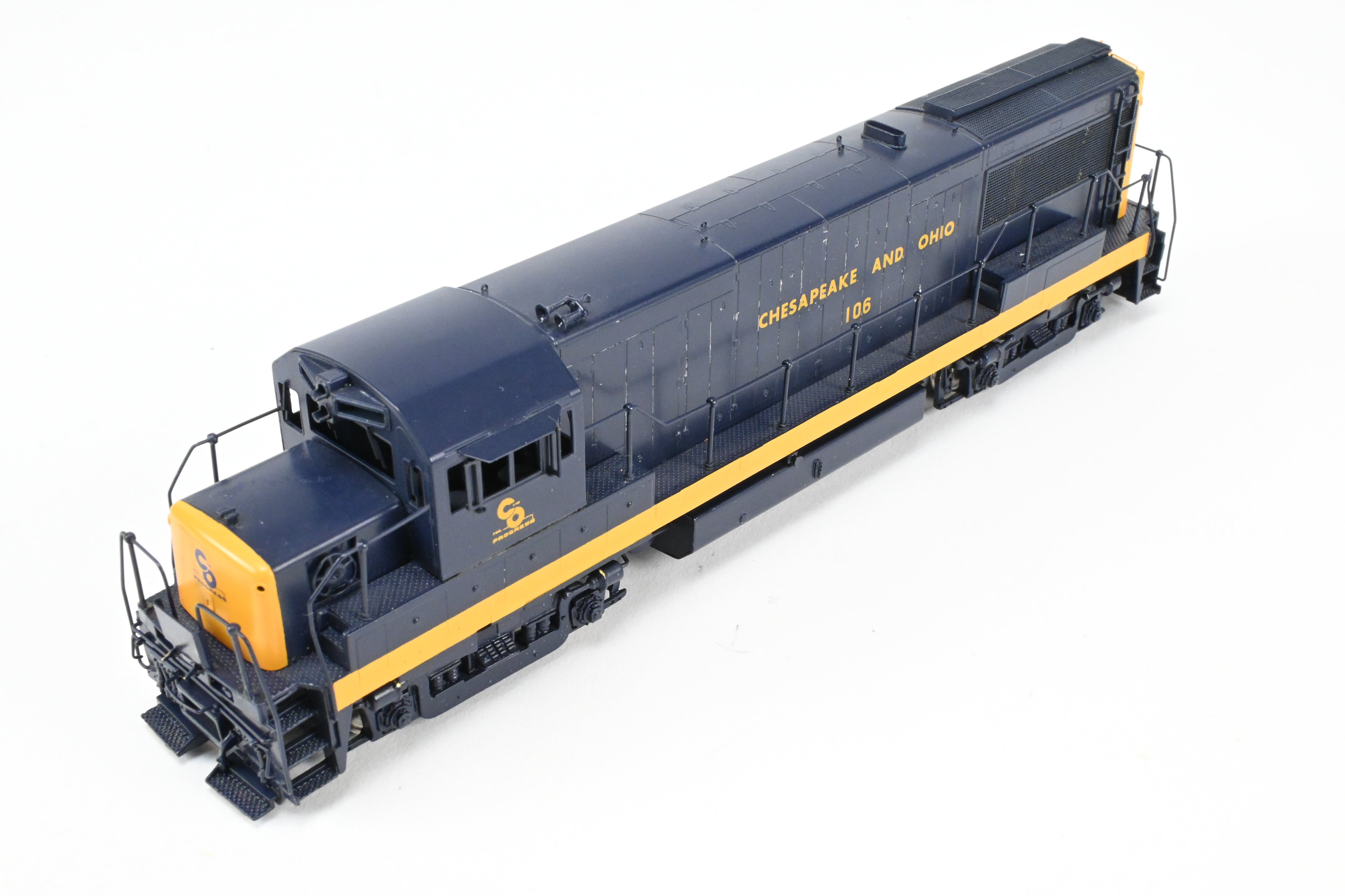 HO Brass Oriental Limited C&O GE U25B 2500 HP Low Hood Intermediate Factory-Painted Model