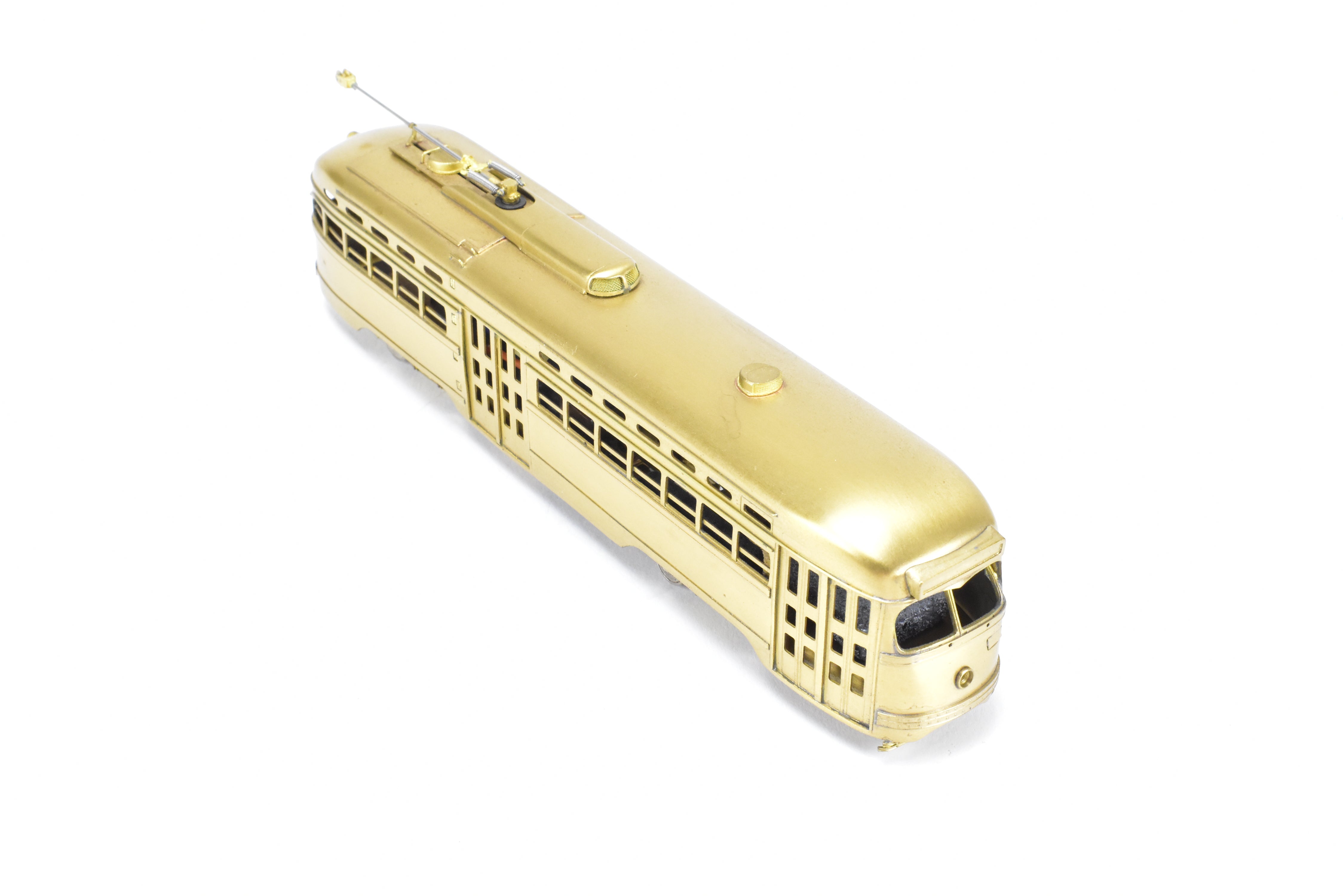 High - Quality HO Scale Brass Model of WP Car Corp. 1946 PCC Type - B Trolley with Blinker Doors for Model Railroading Enthusiasts