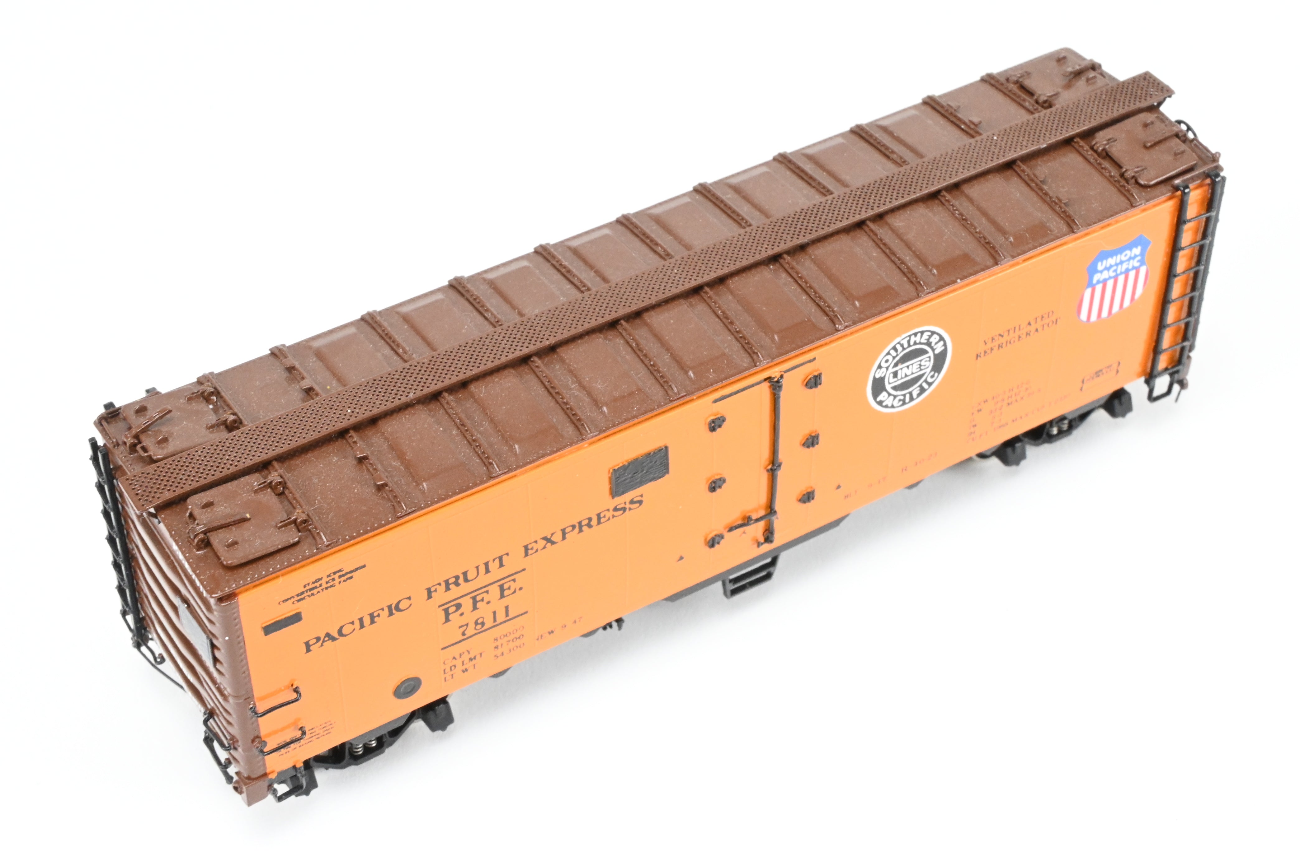 High - Quality HO Scale Brass CIL Challenger Imports Pacific Fruit Express R - 40 - 23 Steel Refrigerator Car Model with FP #7811