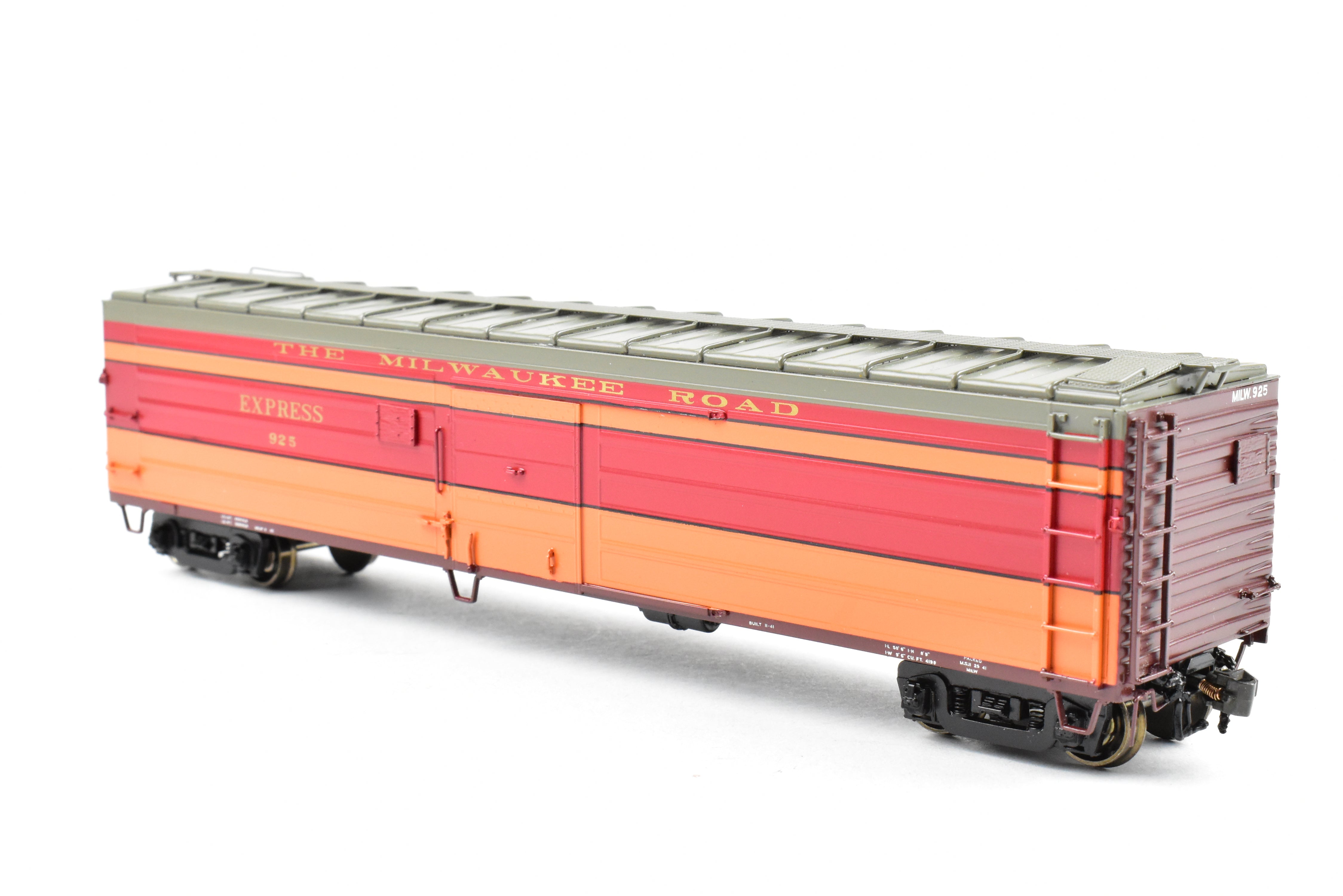 High - Quality HO Scale Brass Railway Classics MILW - Milwaukee Road 50 - Foot Passenger Express Boxcar with 1948 Factory Paint Scheme and Road Number #925