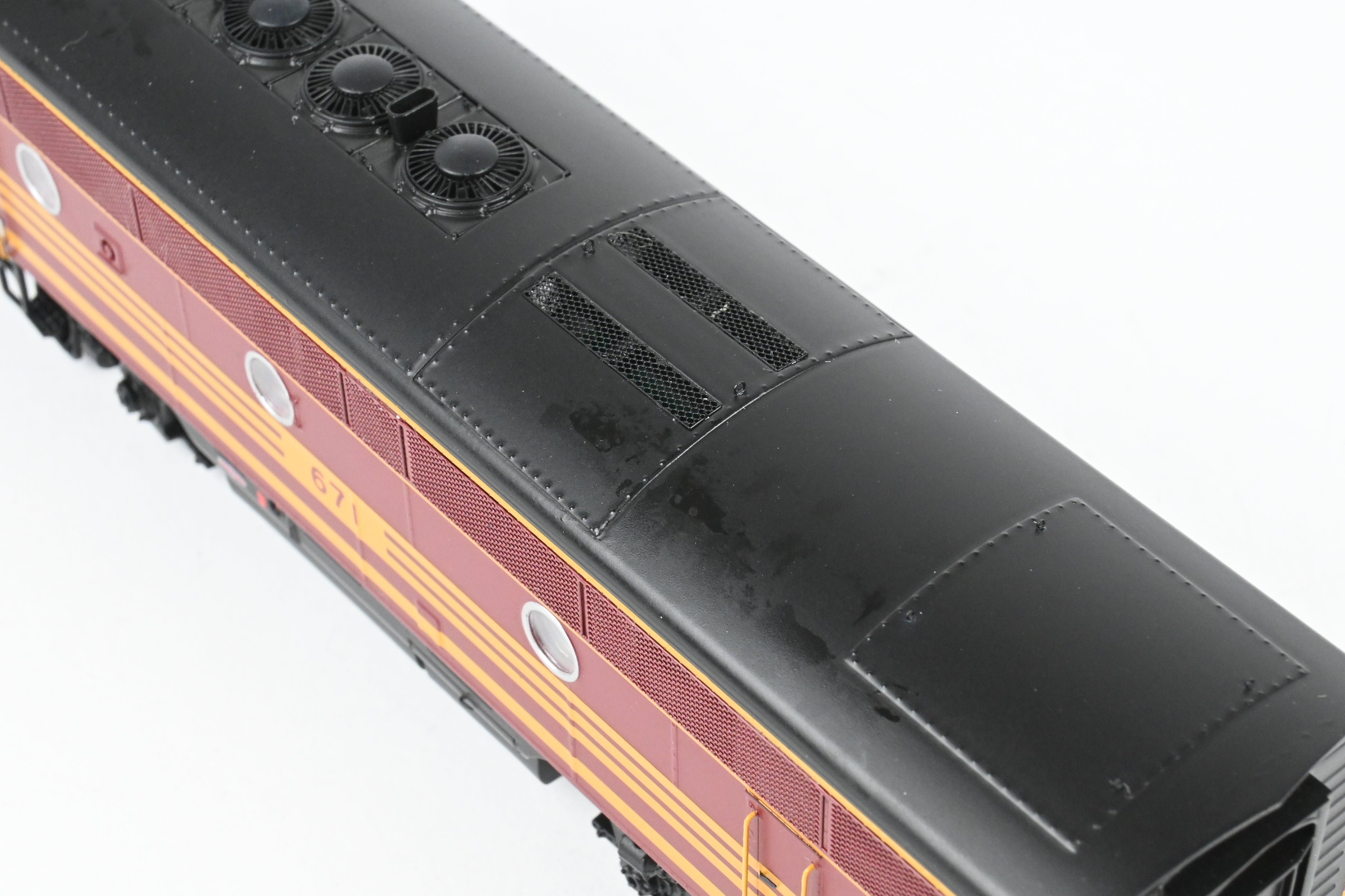 Athearn Genesis B&M Boston & Maine EMD F3-A/B Phase II Mint Passenger Set