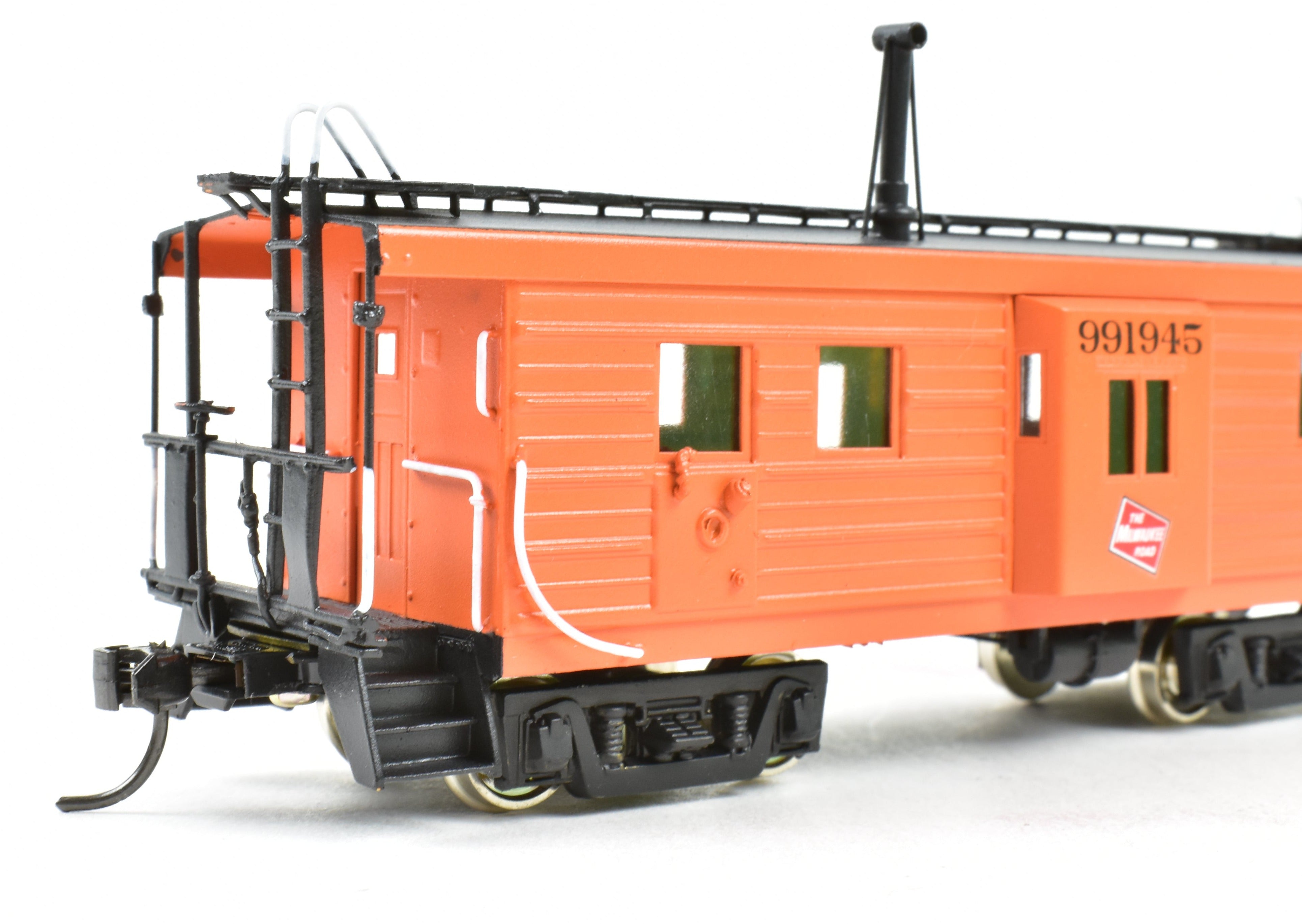 HO Brass OMI MILW Milwaukee Road Bay Window Caboose with Small Ribs, Pro-Painted