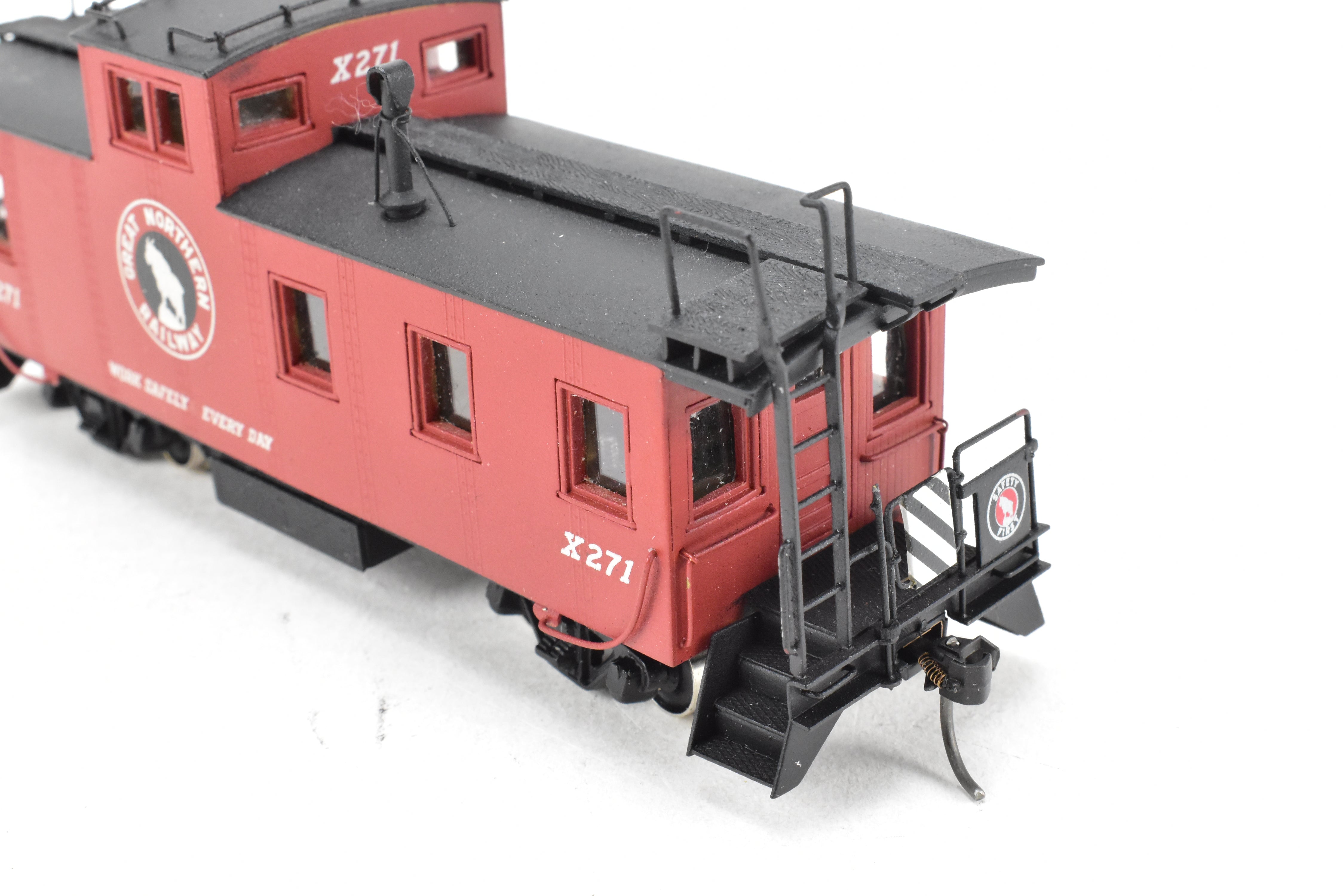 HO Scale Brass Model Train Caboose - OMI (Overland Models, Inc.) GN (Great Northern) 30 - Foot Plywood - Sheathed Caboose C/P X271
