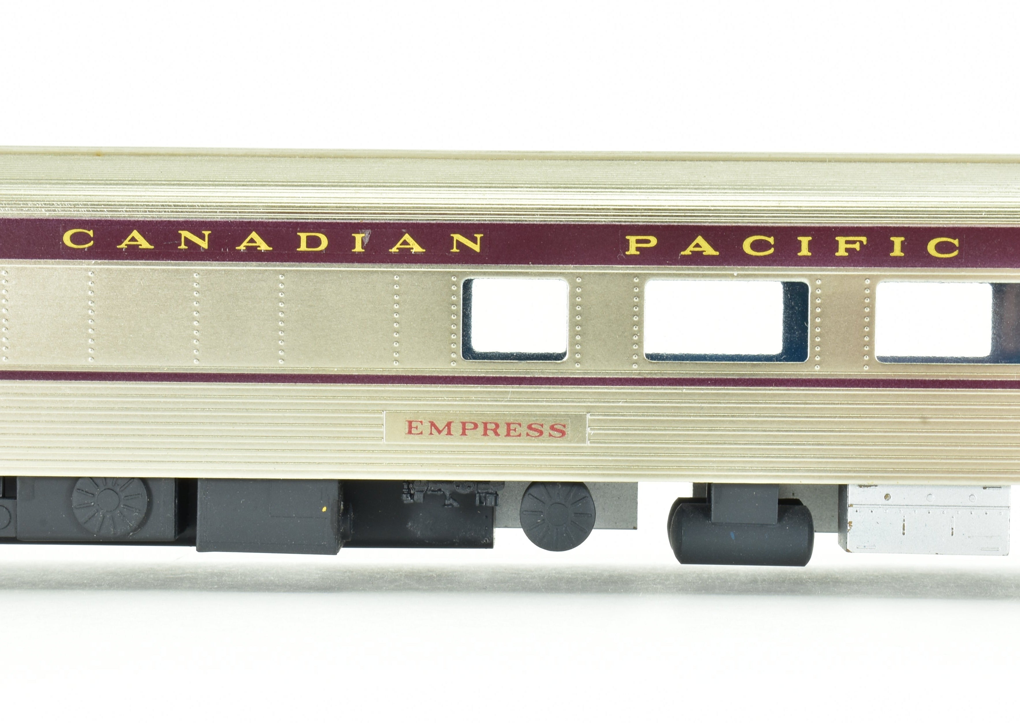 High - Quality HO Scale Brass S. Soho & Co. Canadian Pacific Railroad Empress Lightweight Dining Car with Custom Finishing