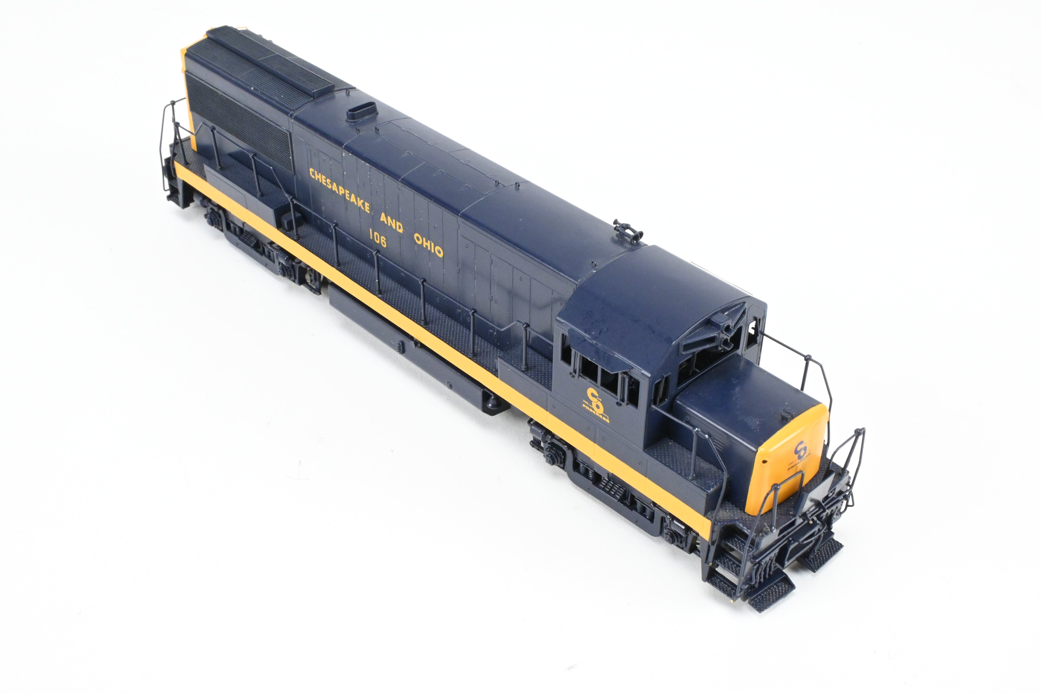 HO Brass Oriental Limited C&O GE U25B 2500 HP Low Hood Intermediate Factory-Painted Model