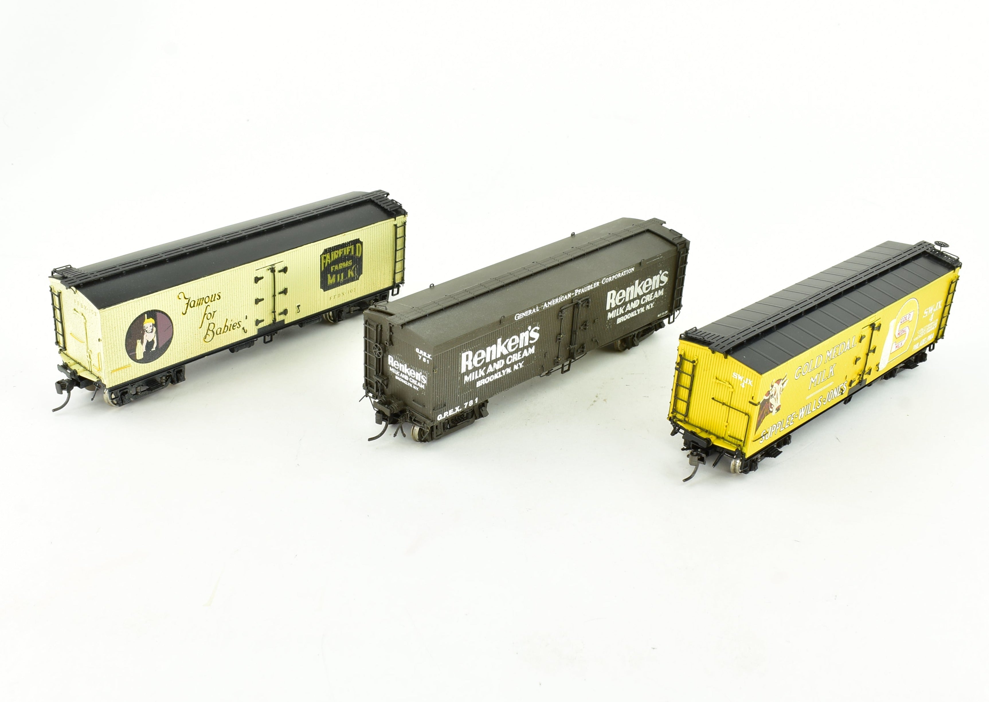 1990s Precision Scale Co. 41' Pfaudler Wood Sheath Milk Tank Cars Set of Three in Good Condition