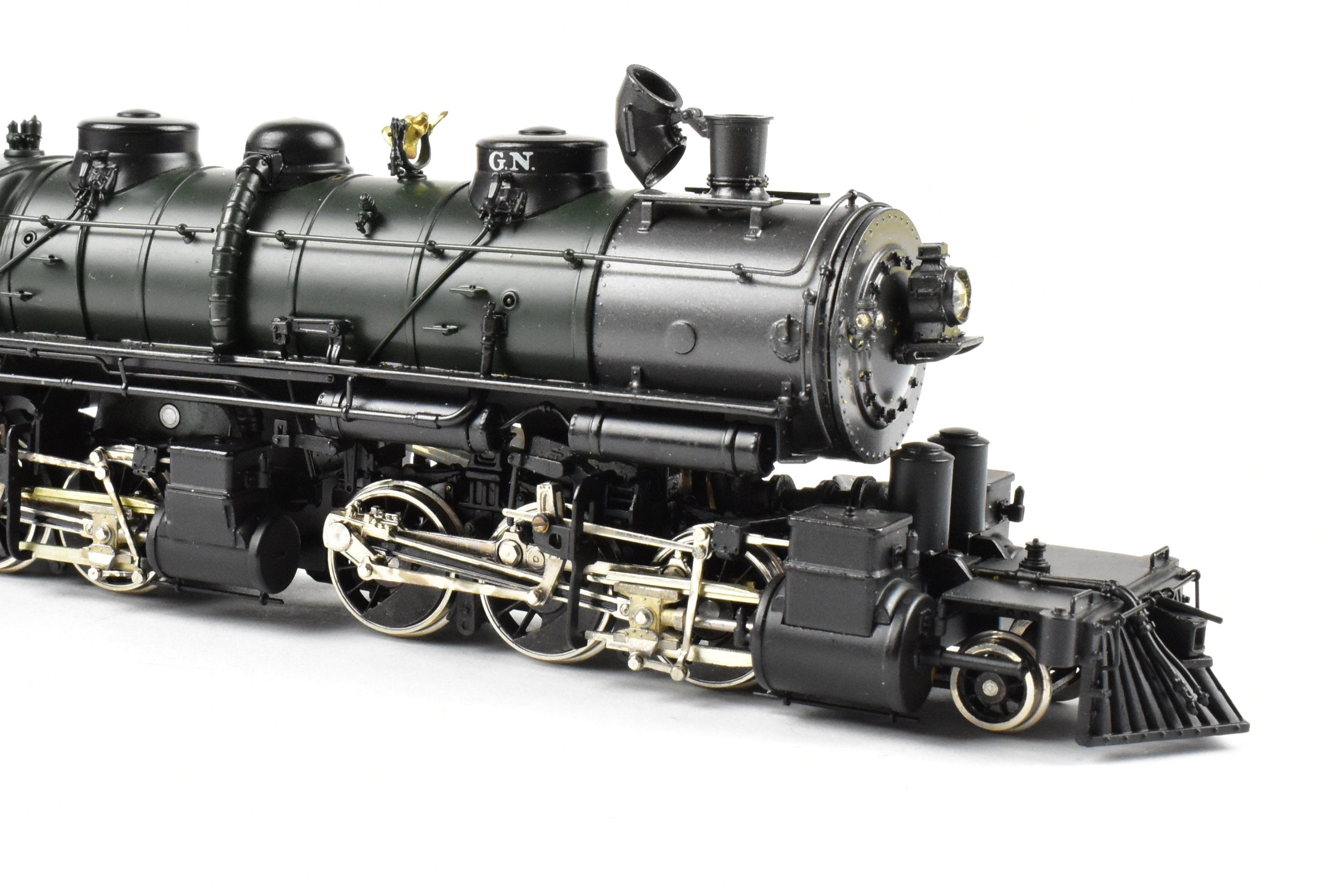 HO Scale Brass Model Train - Tenshodo Great Northern 2-6-6-2 Class L-1 Factory Painted Locomotive #1913 with Crown Design