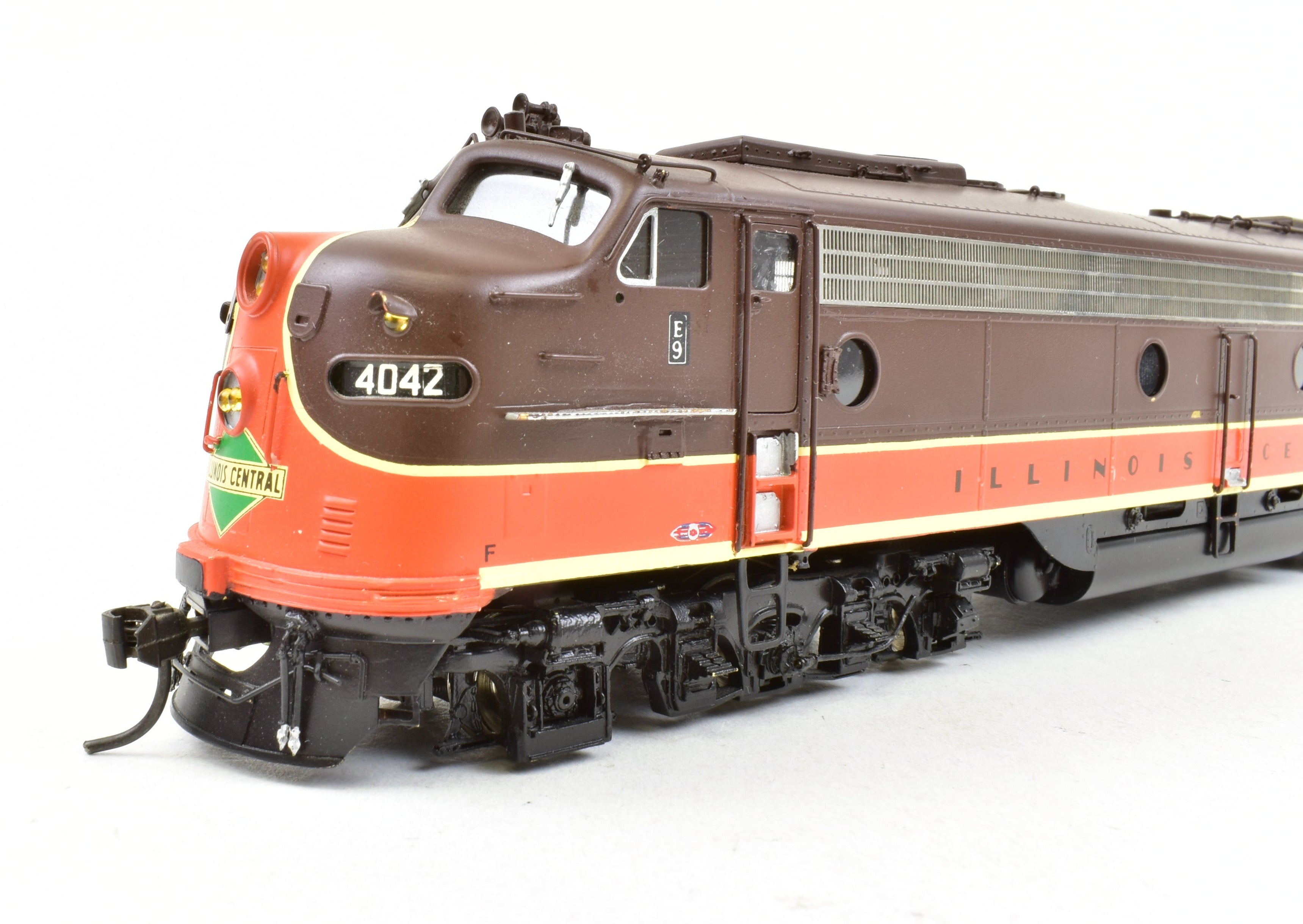 Overland Models IC Illinois Central EMD E9 - A & E8 - B Set, Pro - Painted, ReBoxx