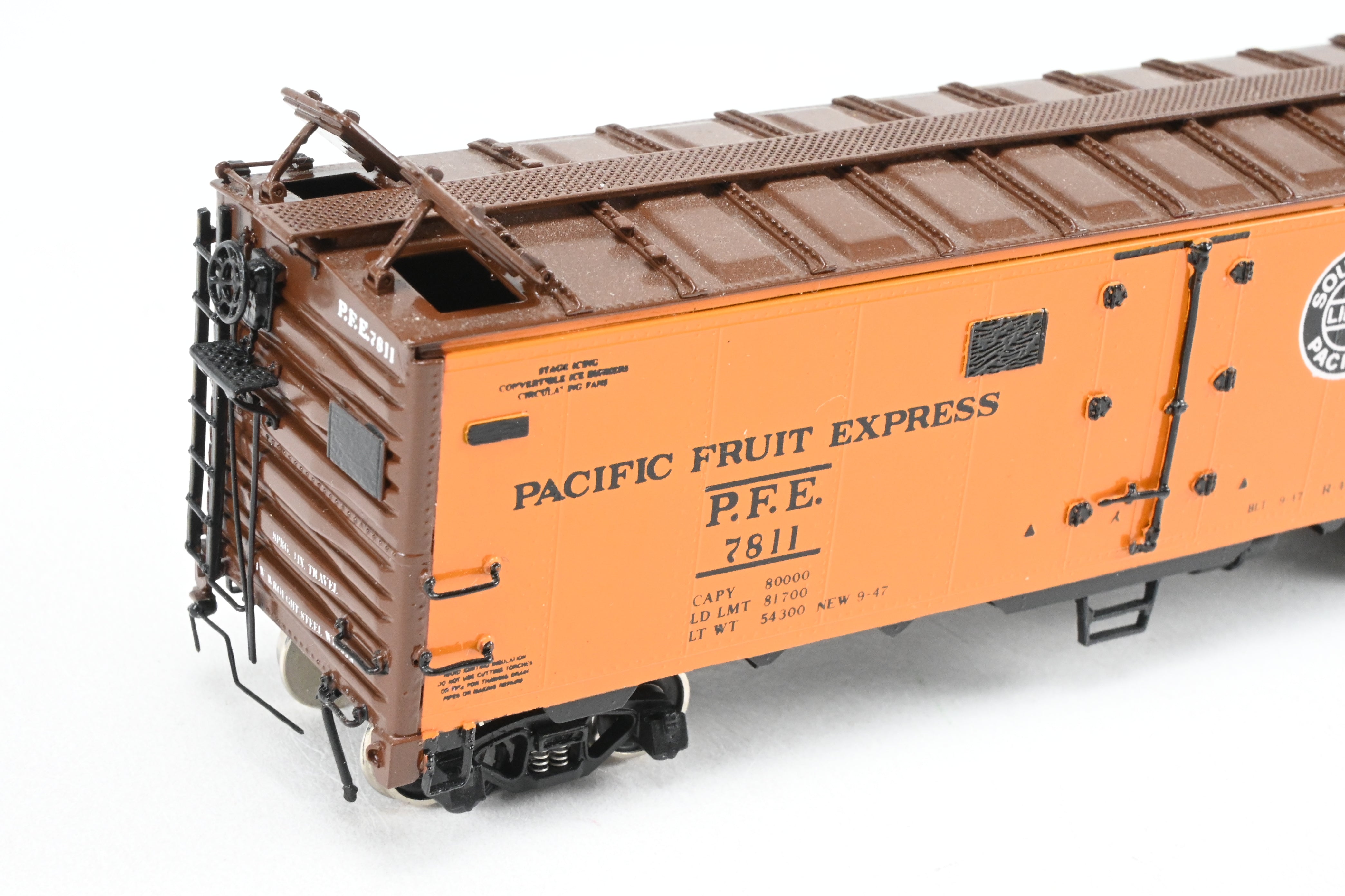 High - Quality HO Scale Brass CIL Challenger Imports Pacific Fruit Express R - 40 - 23 Steel Refrigerator Car Model with FP #7811
