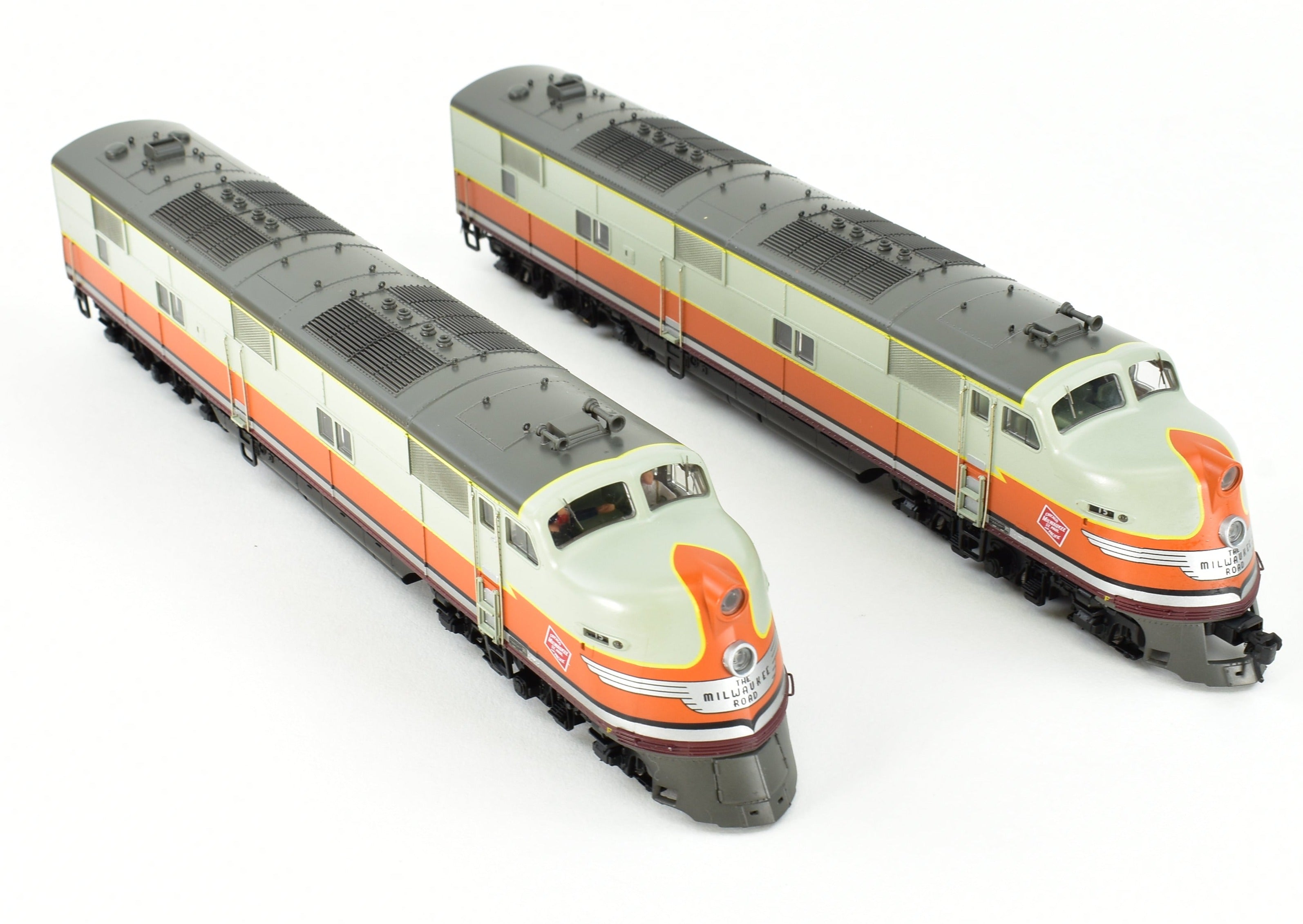 Broadway Limited Imports MILW Milwaukee Road E6A/A Set with QSI DCC, Sound & Spare Parts