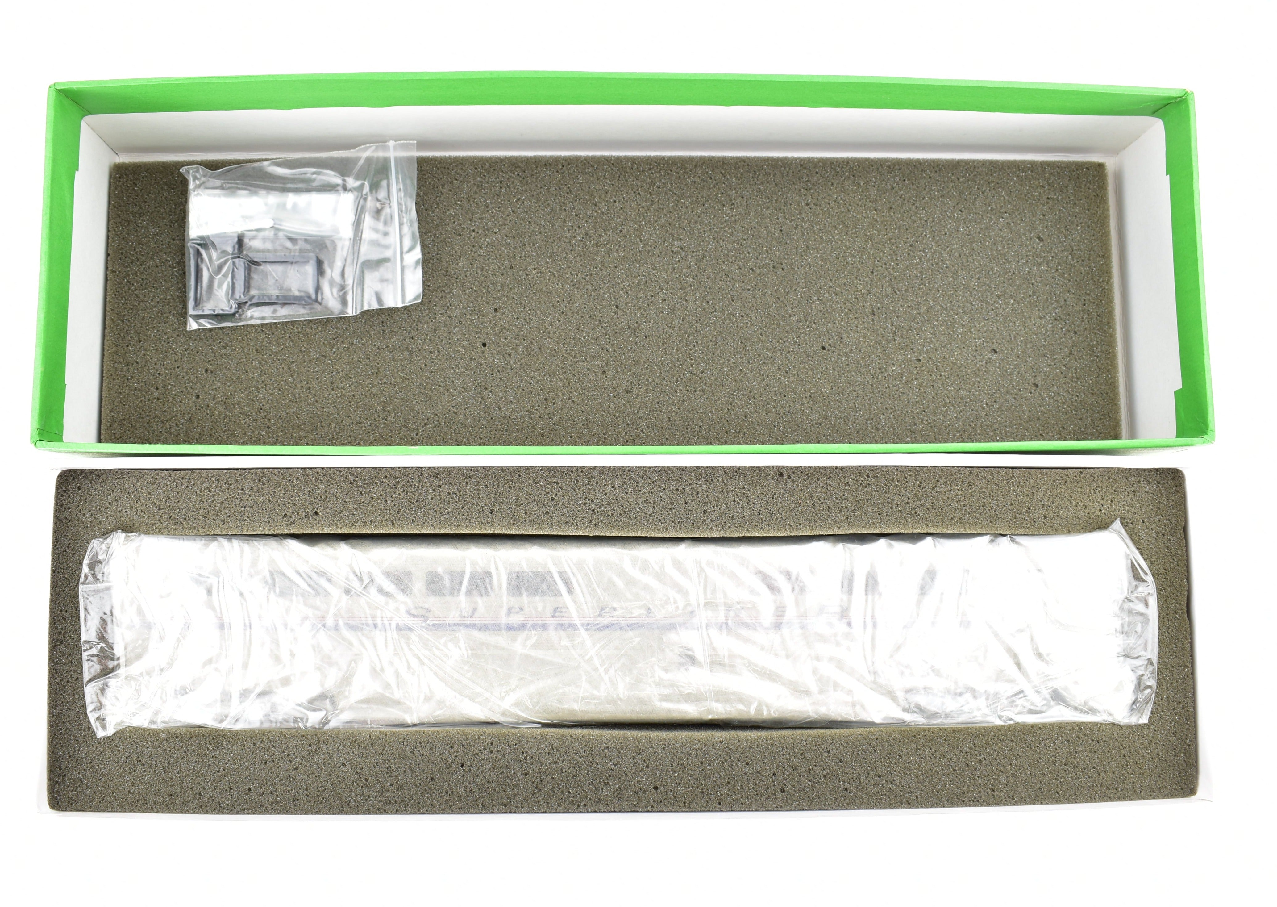 HO Scale Brass Model Train CON OMI - Overland Models, Inc. Amtrak Superliner II Dining Car Factory Painted with Road Number 38039