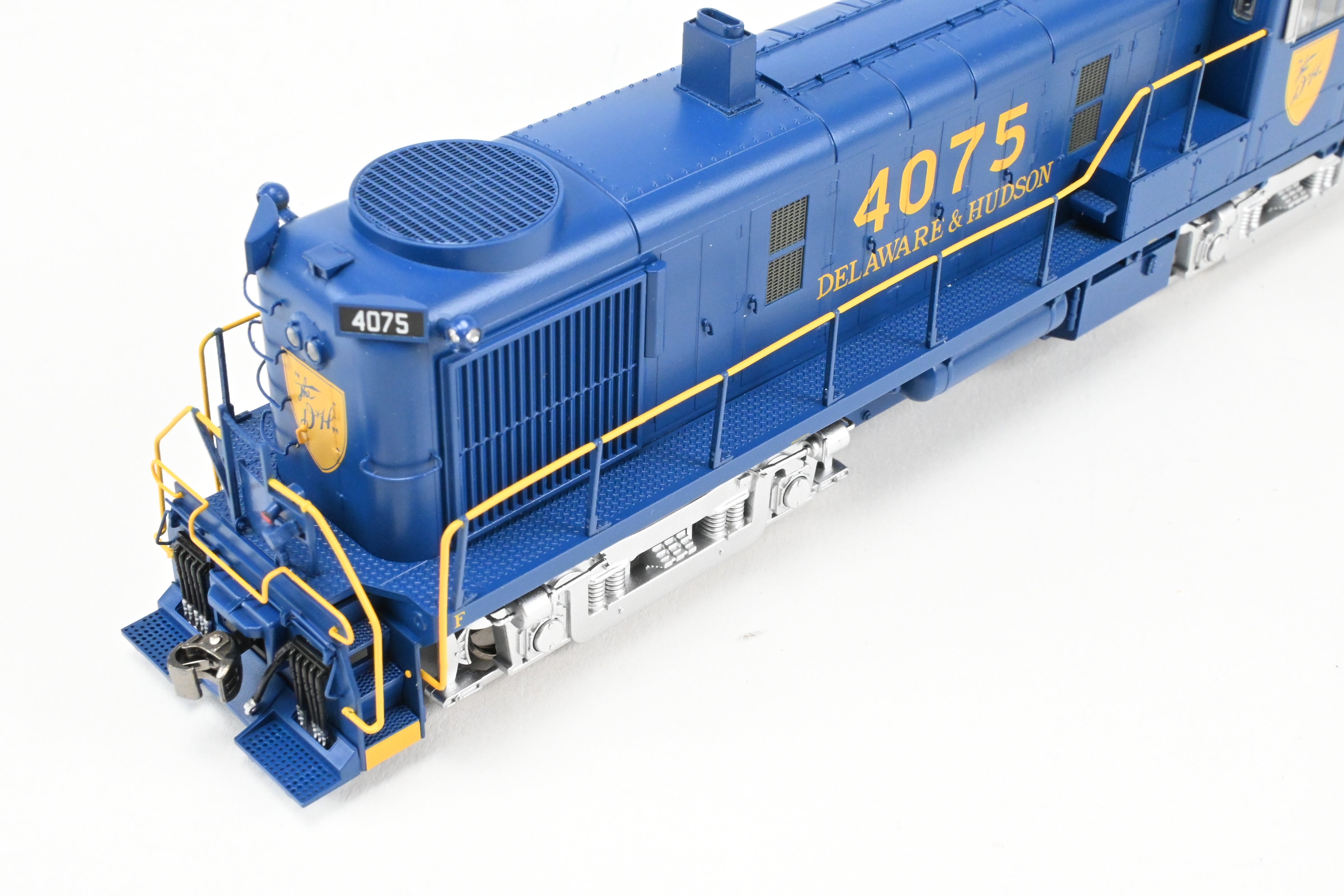 HO Scale Bowser Executive Line Delaware & Hudson Alco RS - 3 Model Train with ESU DCC and Sound Function, Factory - Painted in D&H Colors, Road Number 4075
