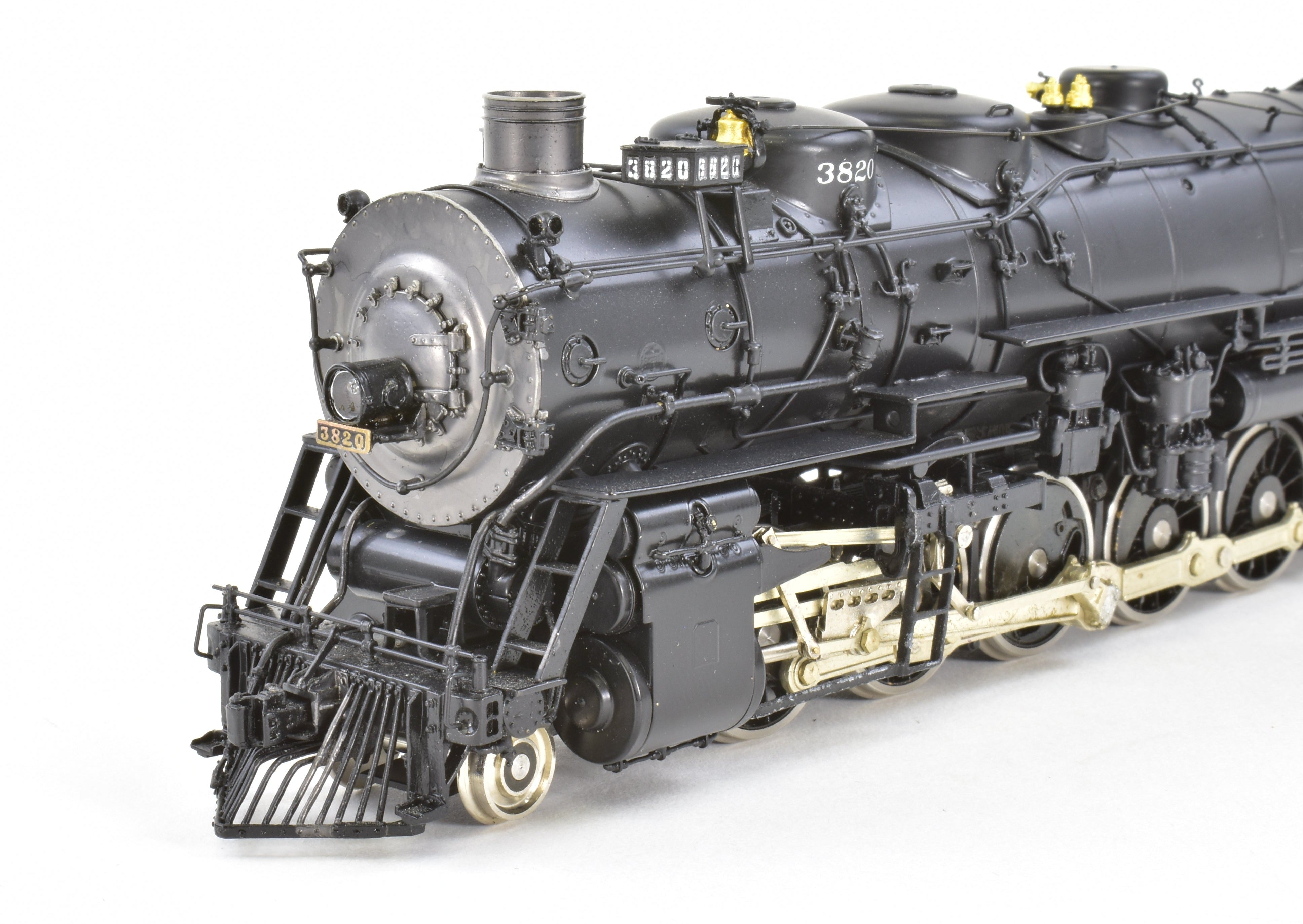 High - Quality HO Scale Brass Model Train Key Imports ATSF - Santa Fe 2 - 10 - 2 No. 3820 Factory - Painted CS - 52 for Model Railroading Enthusiasts