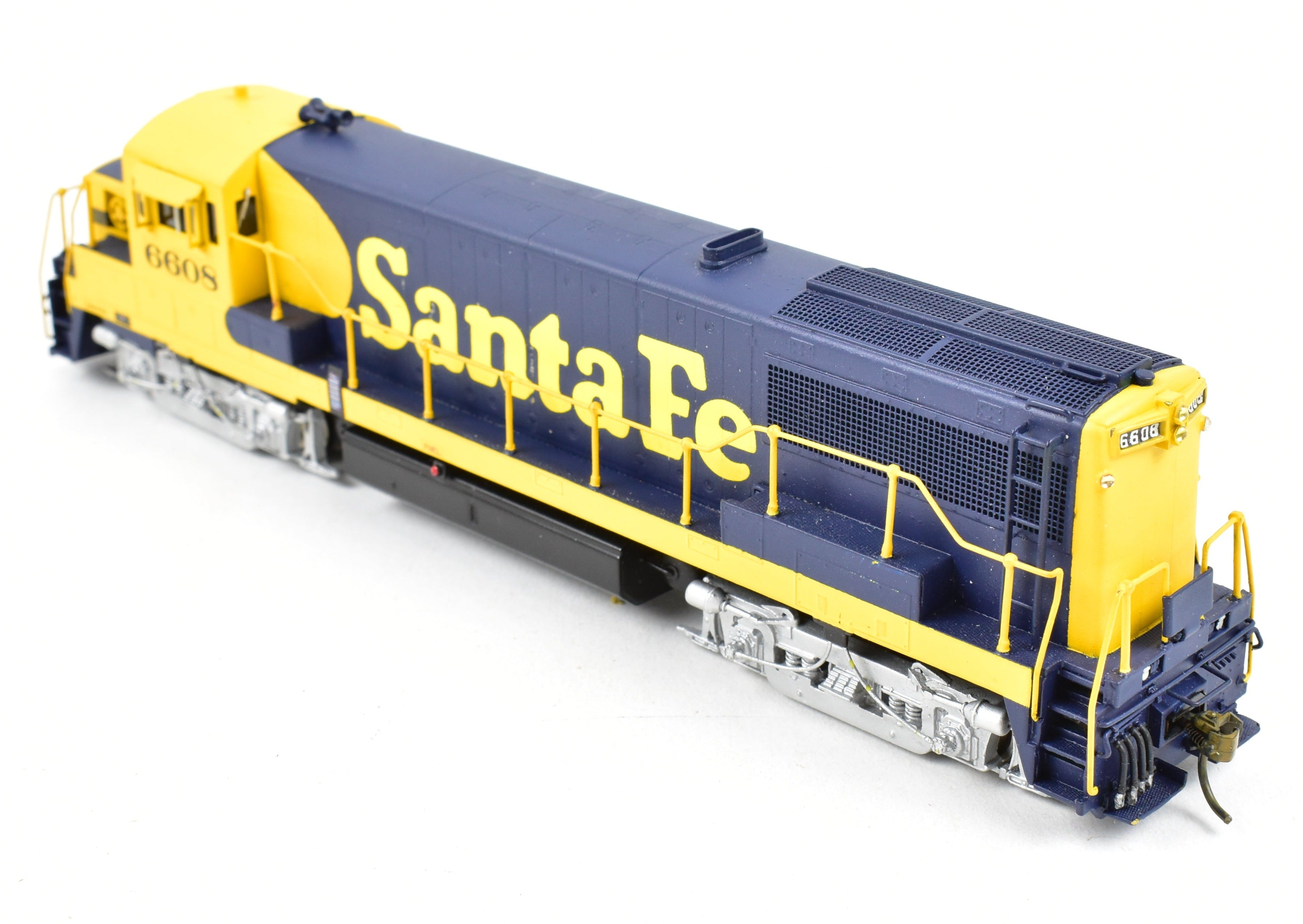 HO Scale Brass Model of Oriental Limited ATSF - Santa Fe GE U25B with 2500 HP Low Hood and Early Pro Painted Finish